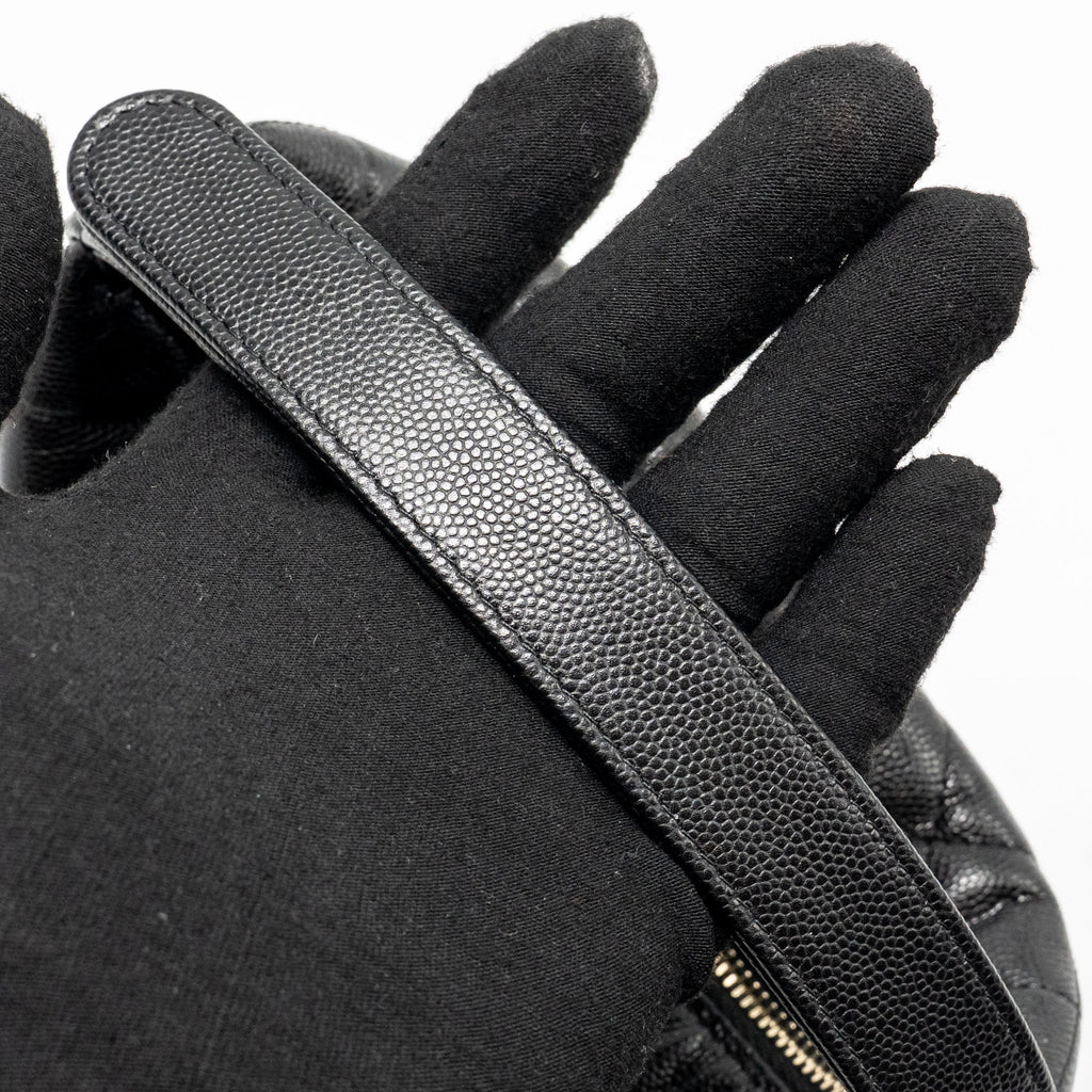 chanel-25c-detail-cc-logo-quilted-hobo-bag-caviar-black-lghwmicrochip