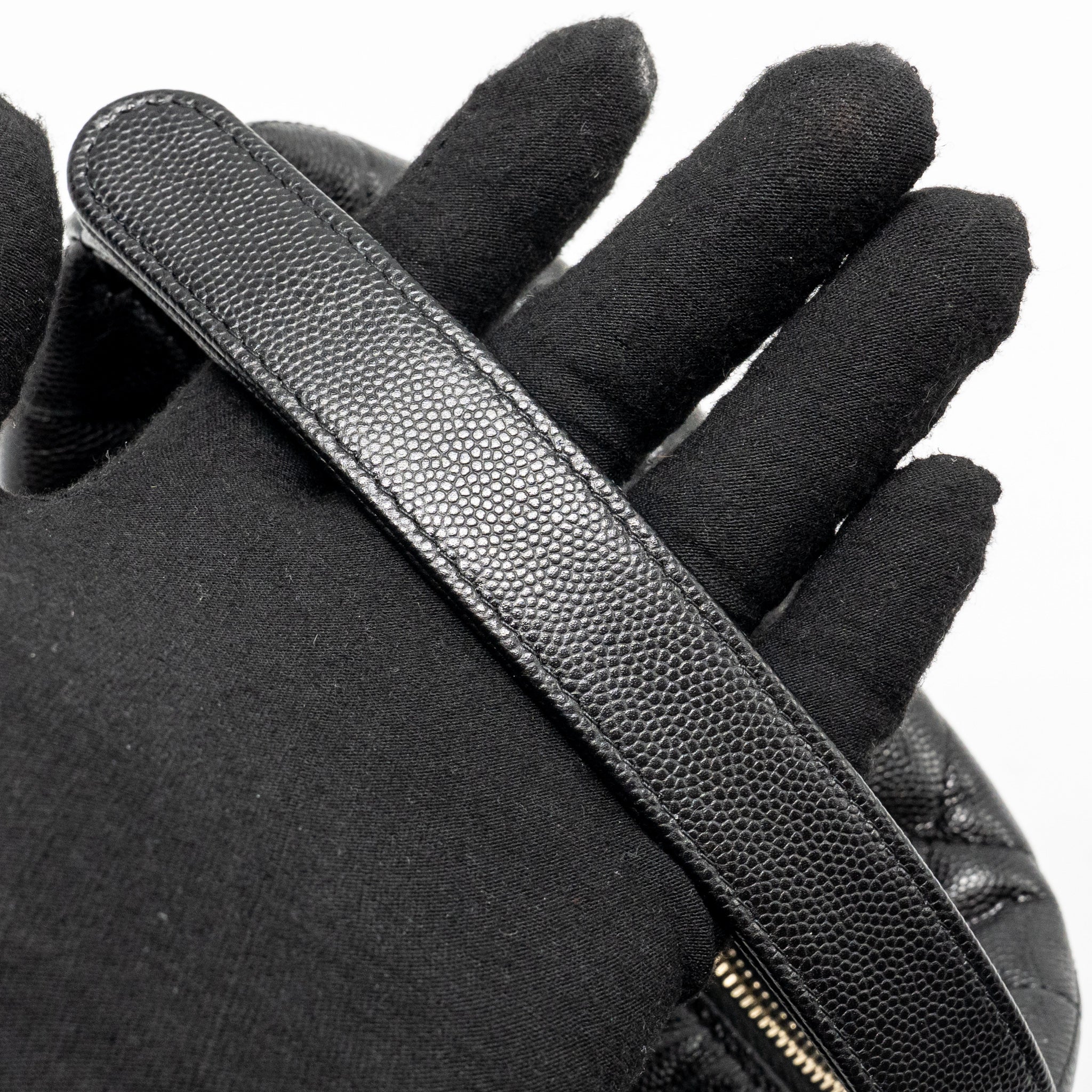 chanel-25c-detail-cc-logo-quilted-hobo-bag-caviar-black-lghwmicrochip