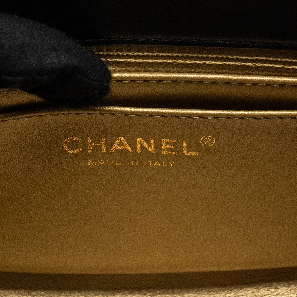 chanel-pearl-crush-mini-square-flap-bag-lambskin-black-ghwmicrochip-1