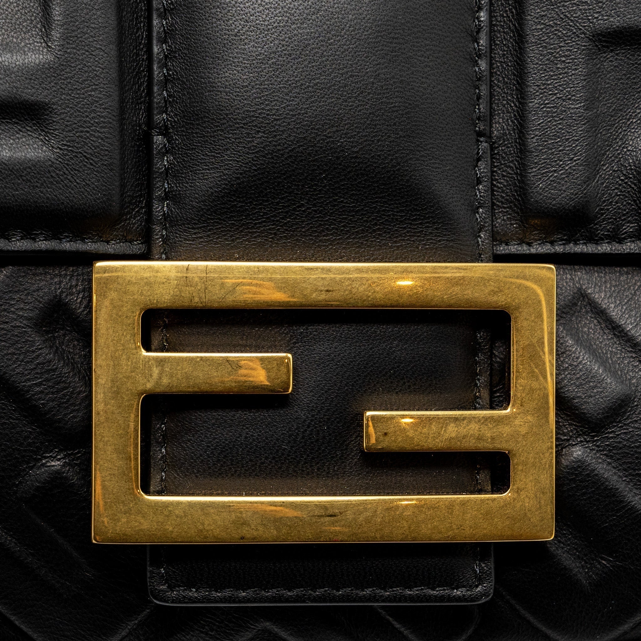 fendi-large-baguette-bag-nappa-black-ghw
