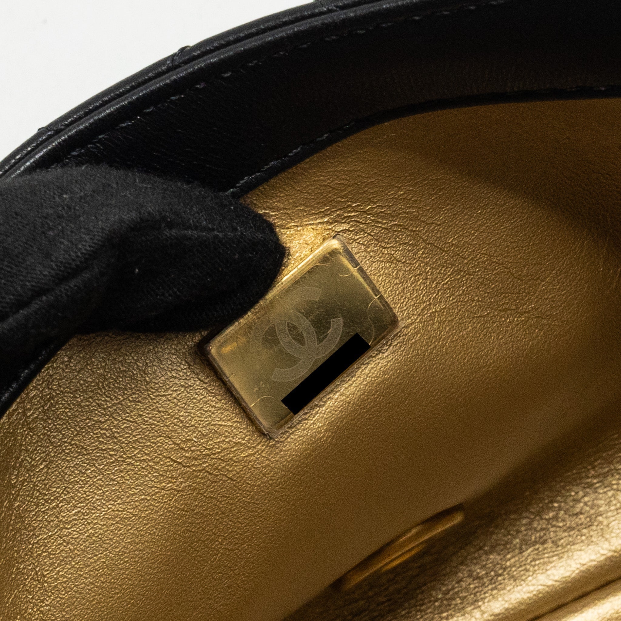 chanel-pearl-crush-mini-square-flap-bag-lambskin-black-ghwmicrochip-1