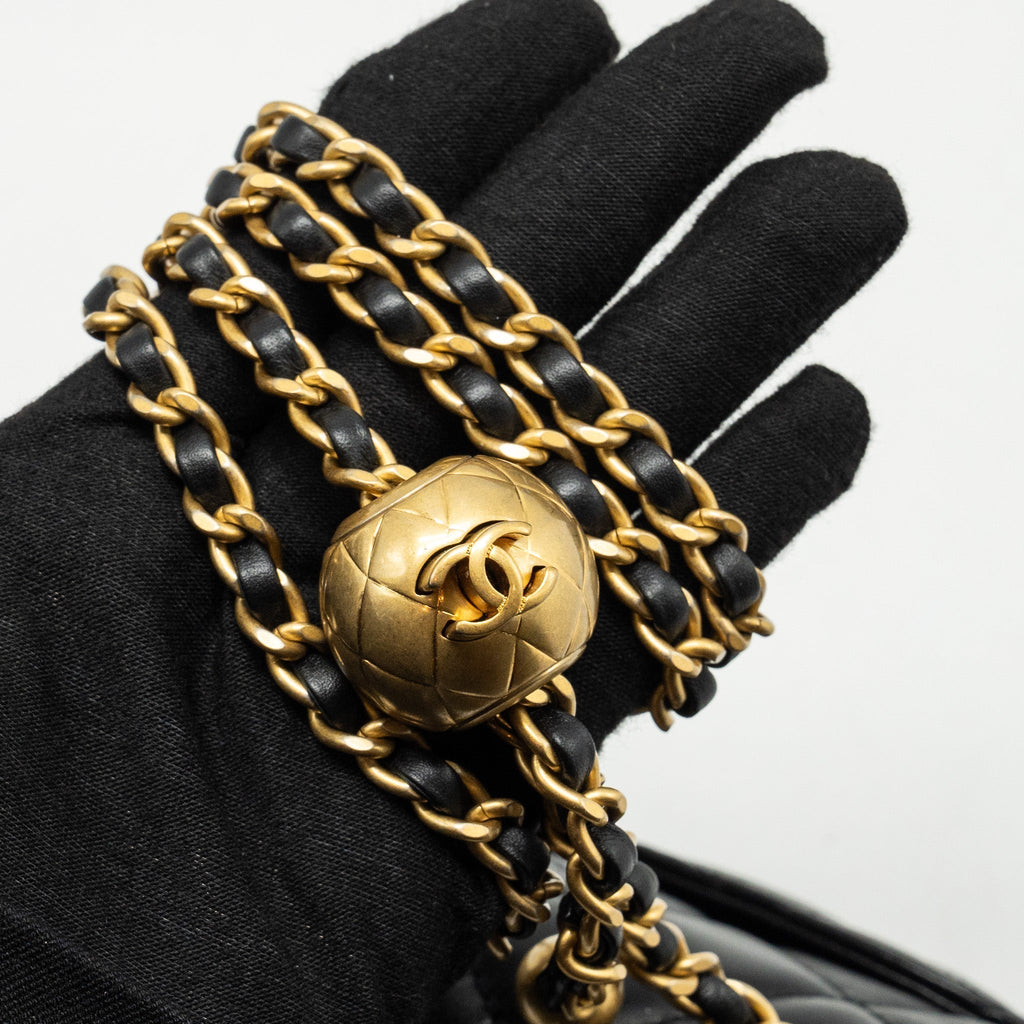 chanel-pearl-crush-mini-square-flap-bag-lambskin-black-ghwmicrochip-1