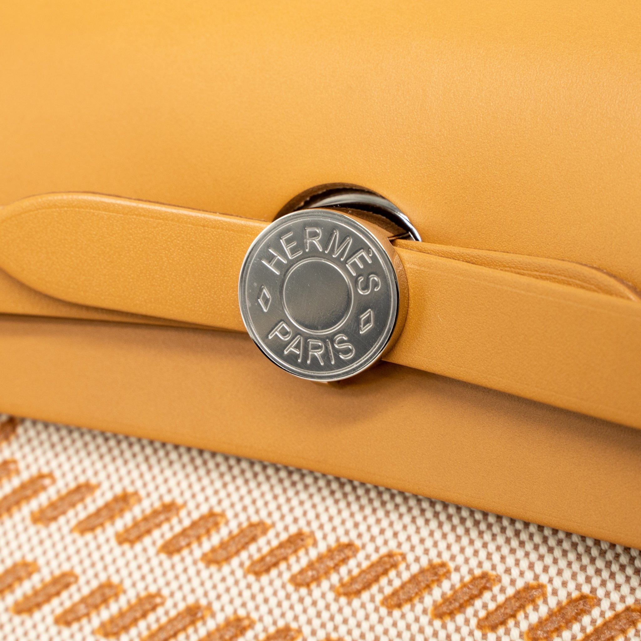 hermes-herbag-zip-31-toile-en-relief-canvas-leather-brides-sable-ecru-beige-nat-sable-shw-stamp-z