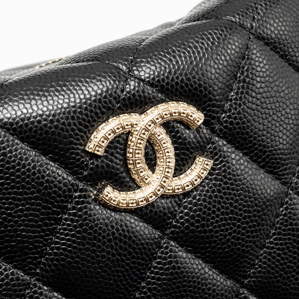 chanel-25c-detail-cc-logo-quilted-hobo-bag-caviar-black-lghwmicrochip