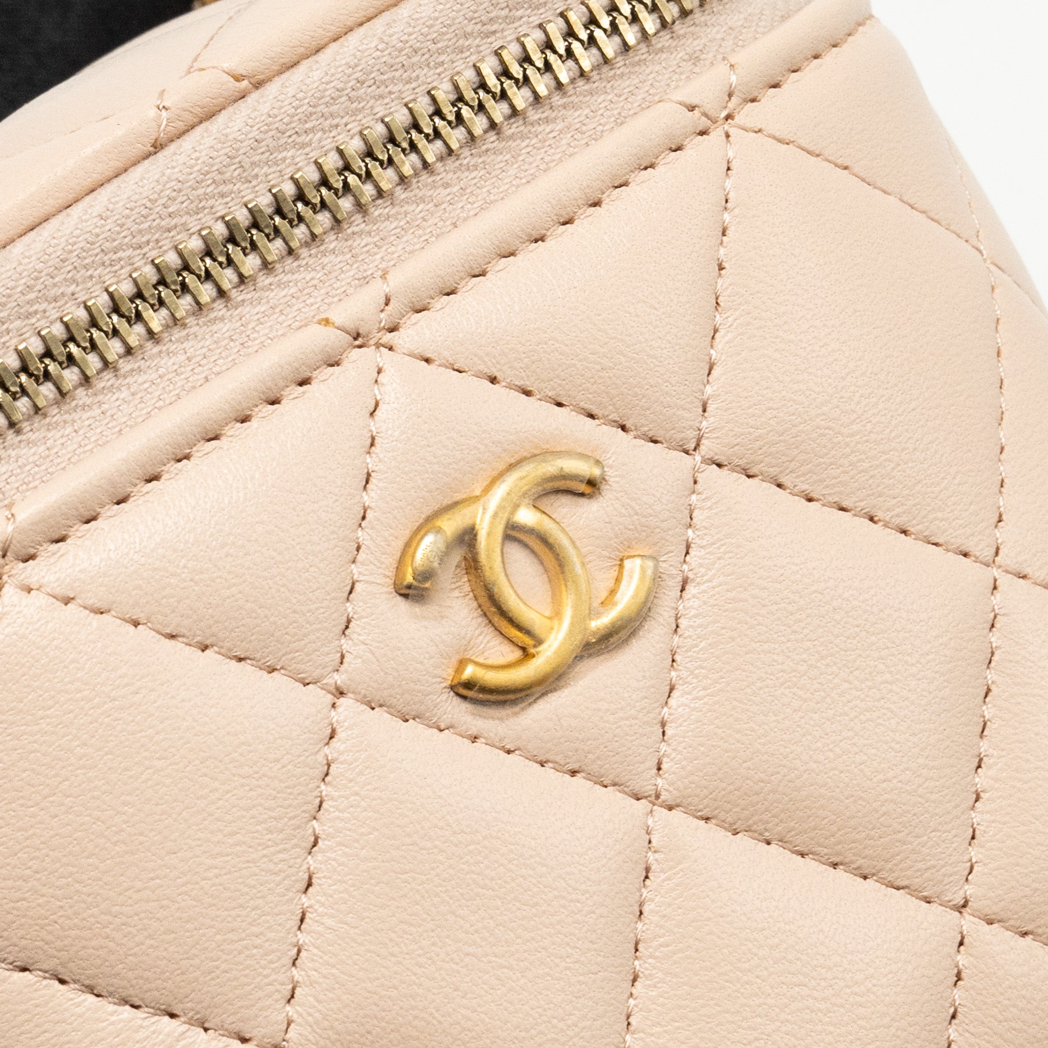 chanel-pearl-crush-mini-vanity-with-chain-lambskin-light-pink-ghw-1
