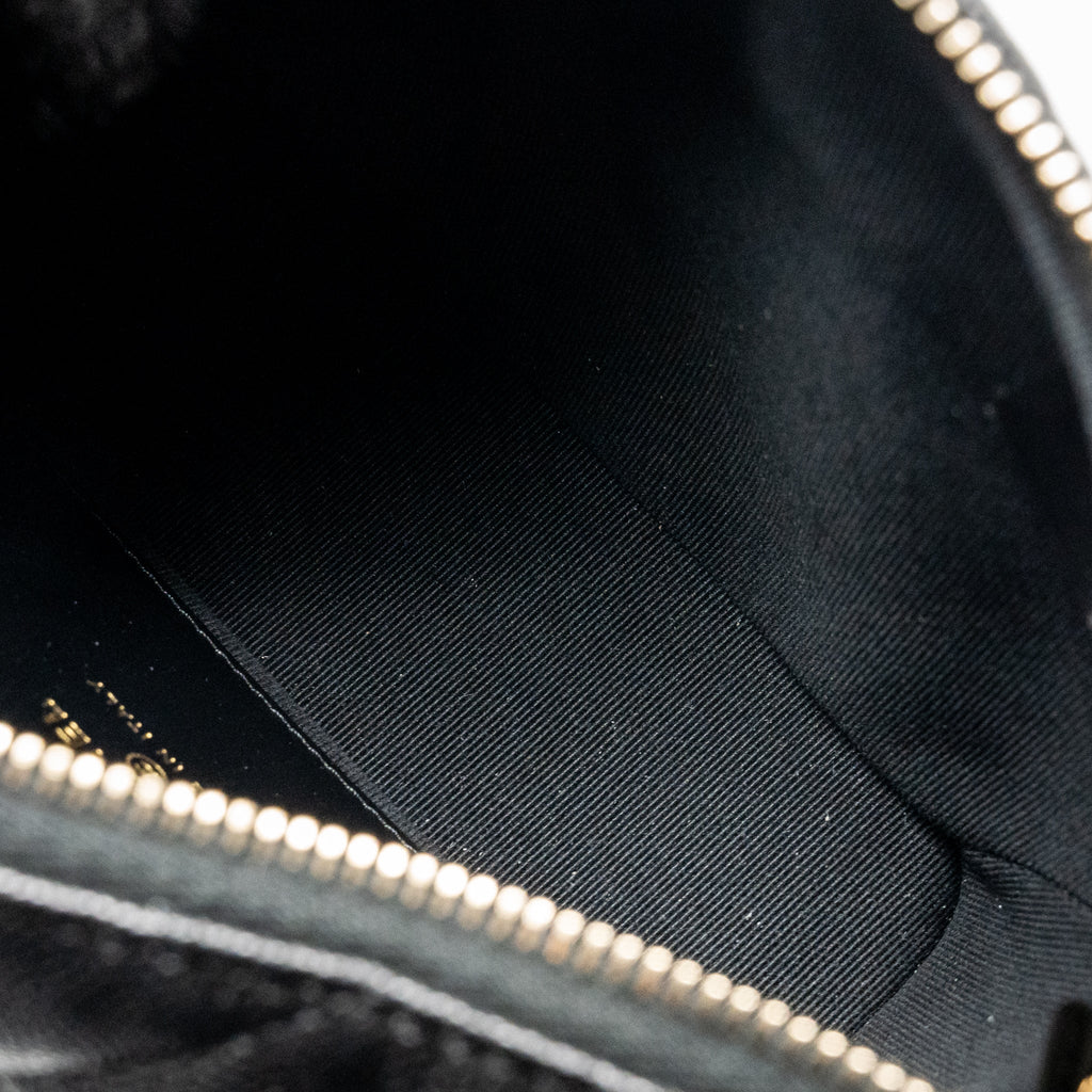 chanel-25c-detail-cc-logo-quilted-hobo-bag-caviar-black-lghwmicrochip
