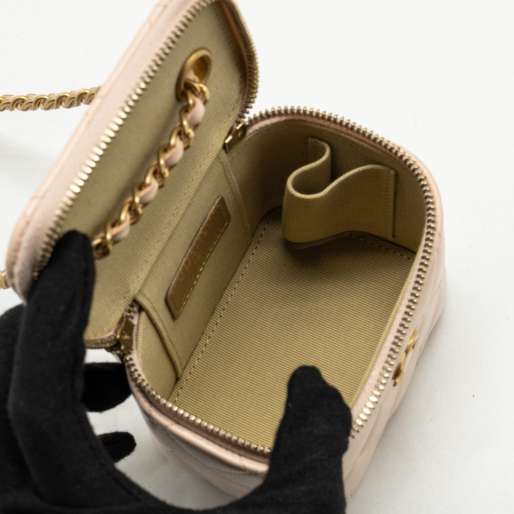 chanel-pearl-crush-mini-vanity-with-chain-lambskin-light-pink-ghw-1