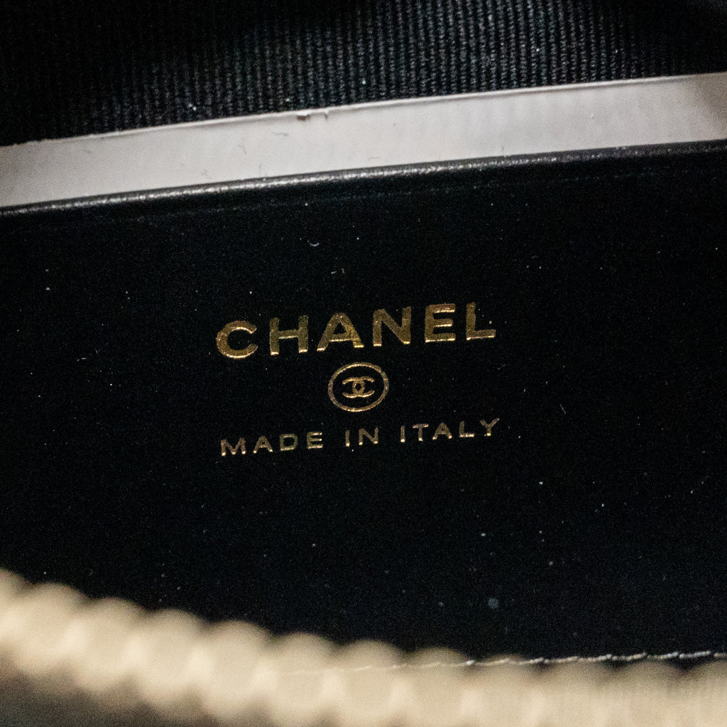 chanel-25c-detail-cc-logo-quilted-hobo-bag-caviar-black-lghwmicrochip