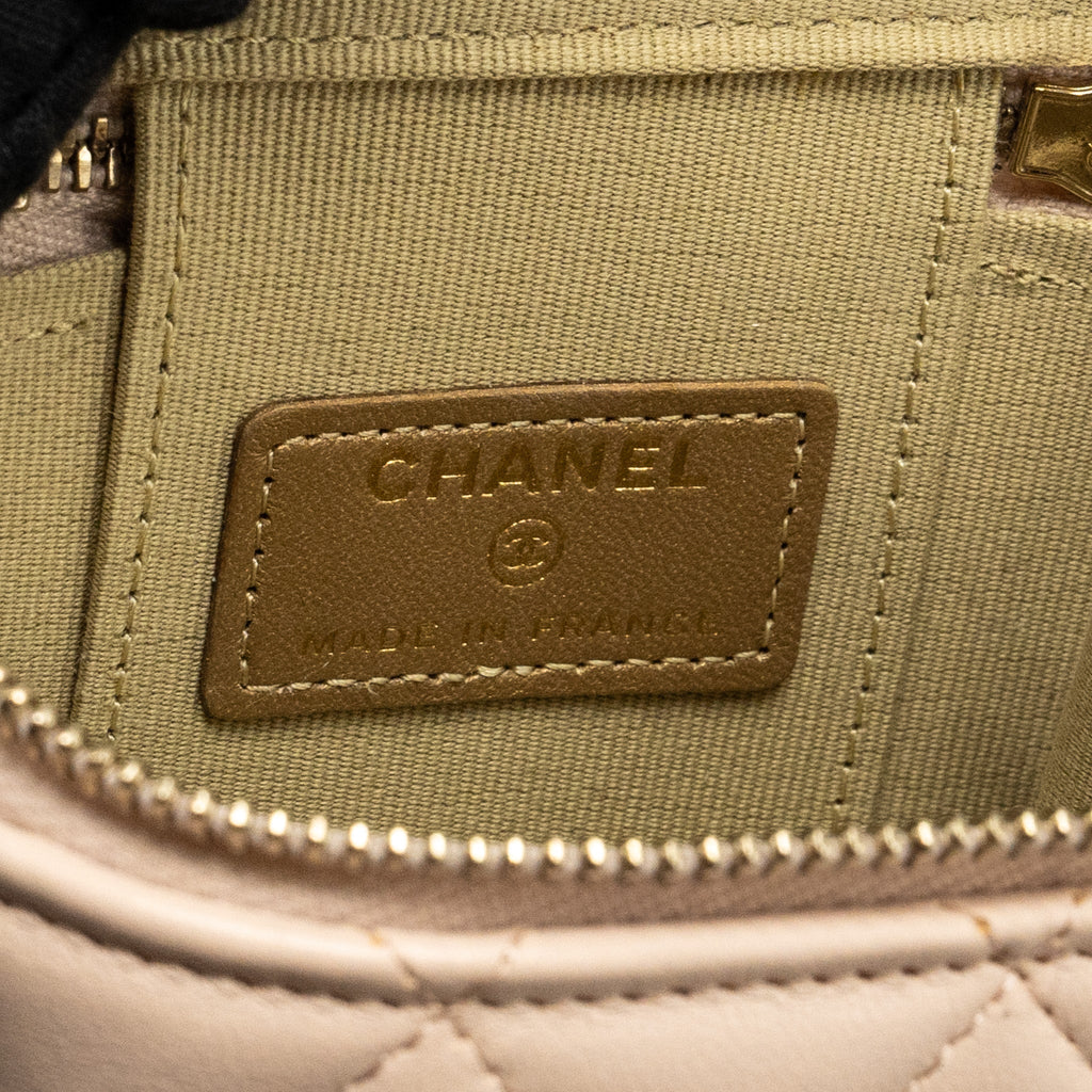 chanel-pearl-crush-mini-vanity-with-chain-lambskin-light-pink-ghw-1