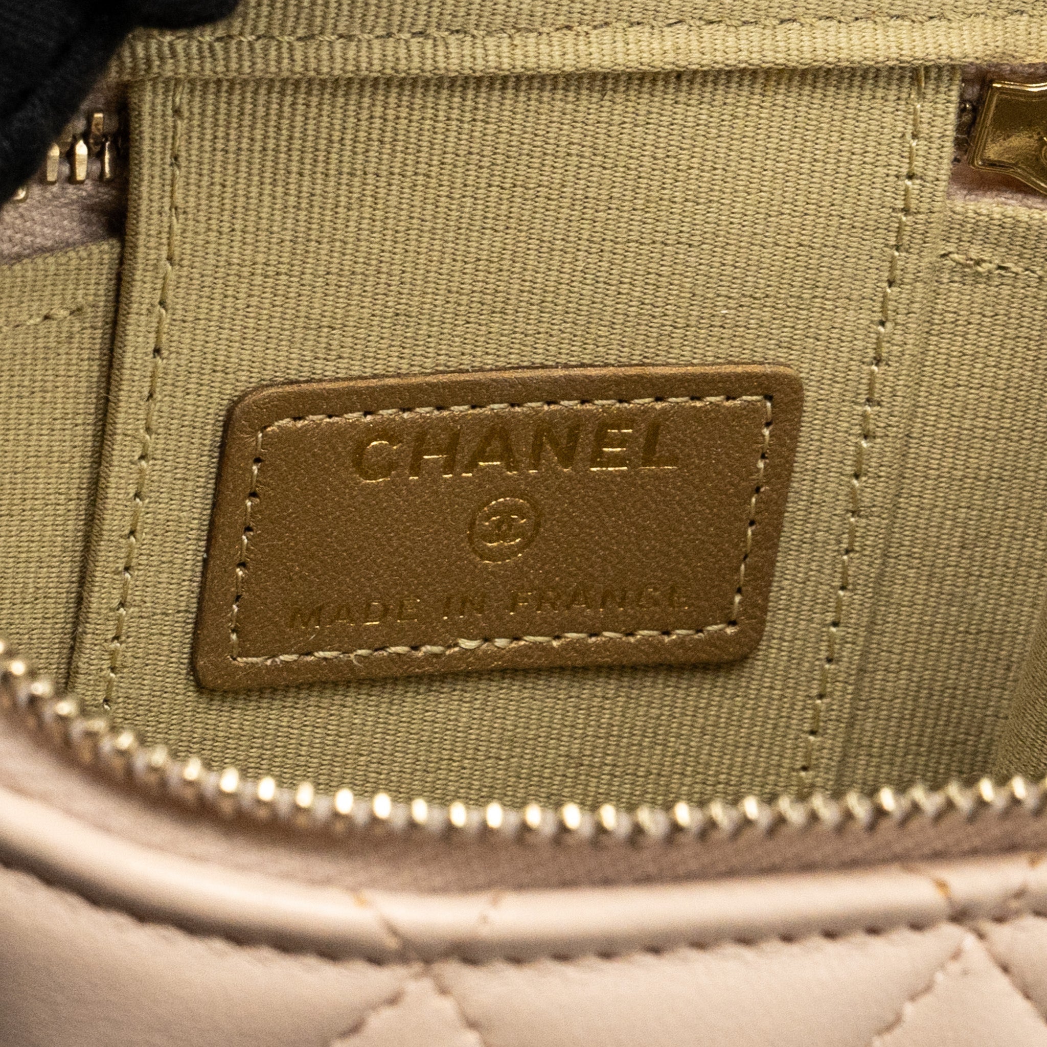 chanel-pearl-crush-mini-vanity-with-chain-lambskin-light-pink-ghw-1