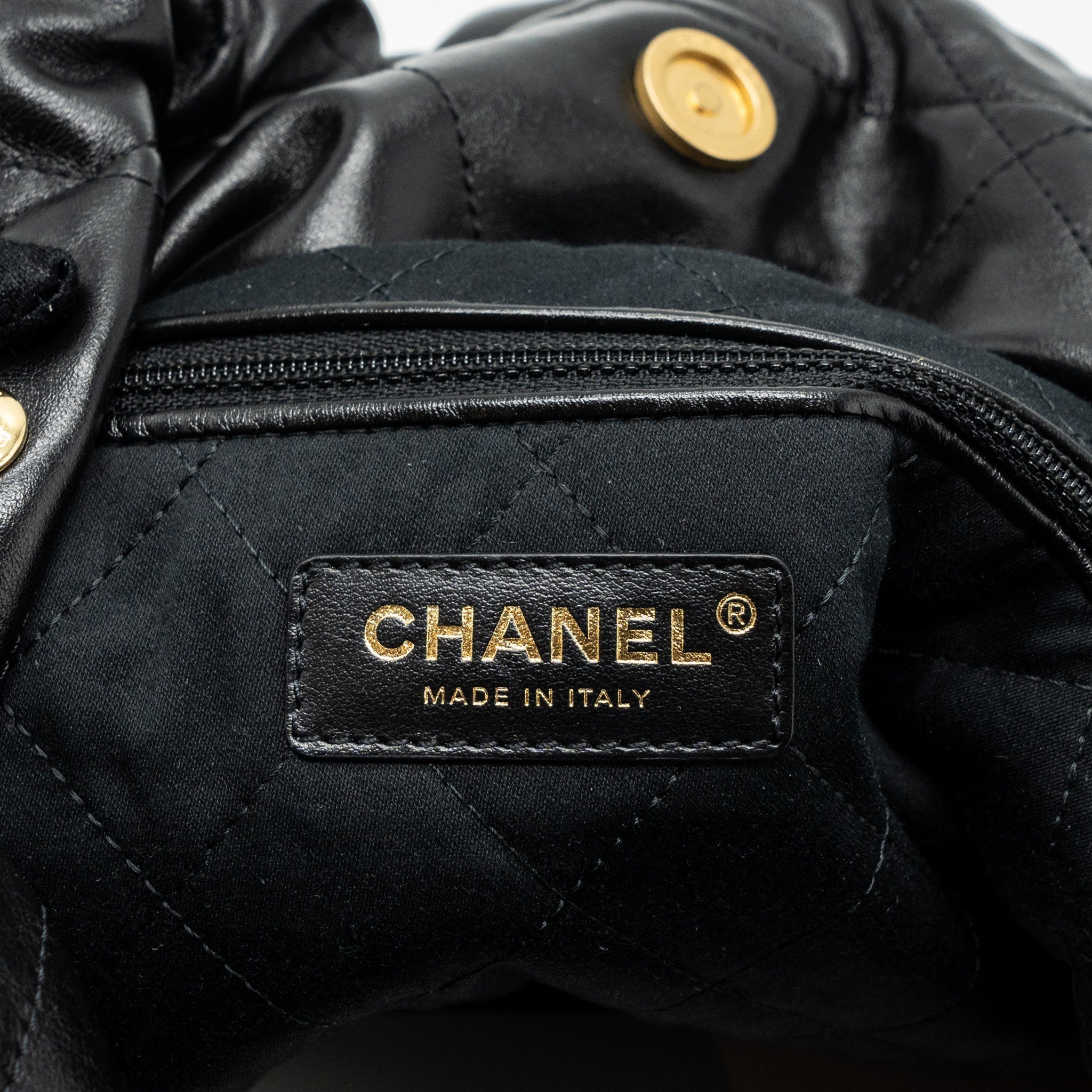 chanel-medium-22-bag-shiny-calfskin-black-brushed-ghwmicrochip
