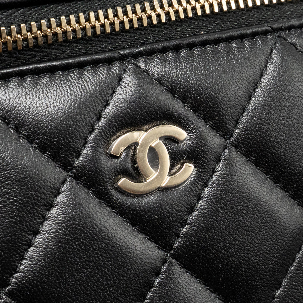 chanel-25b-cc-top-handle-vanity-with-chain-lambskin-black-lghwmicrochip