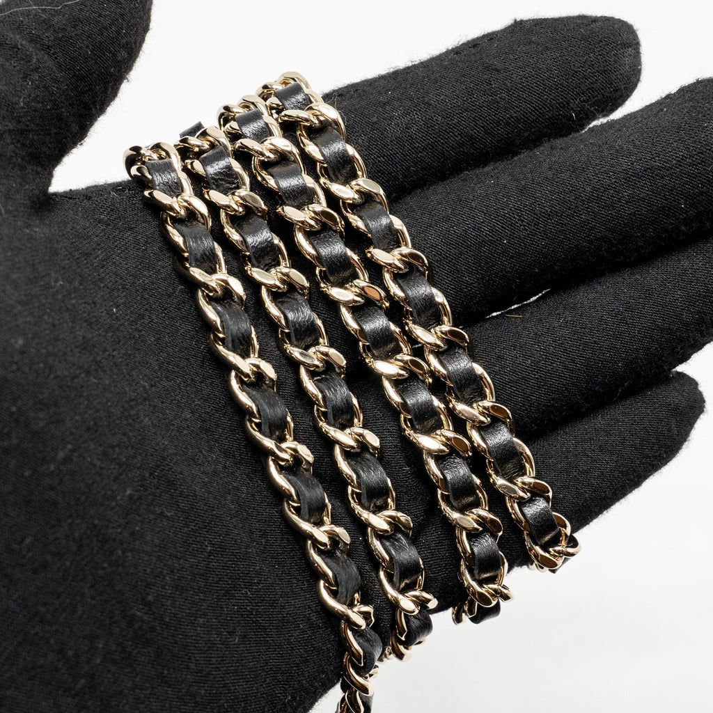 chanel-25b-cc-top-handle-vanity-with-chain-lambskin-black-lghwmicrochip