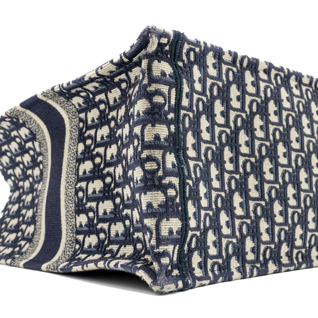 dior-large-book-tote-blue-oblique-embroidery-copy
