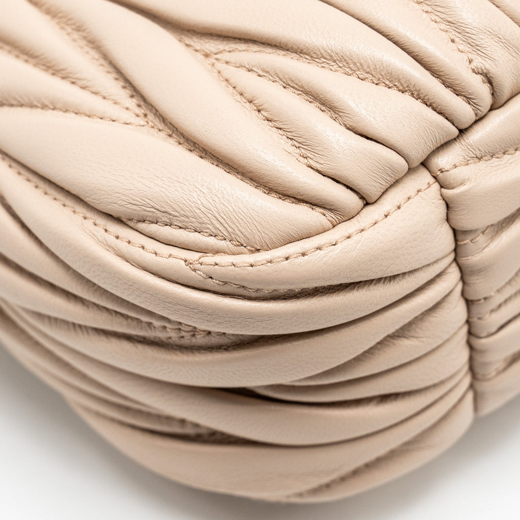 miumiu-wander-matelasse-hobo-bag-nappa-lambskin-ghw