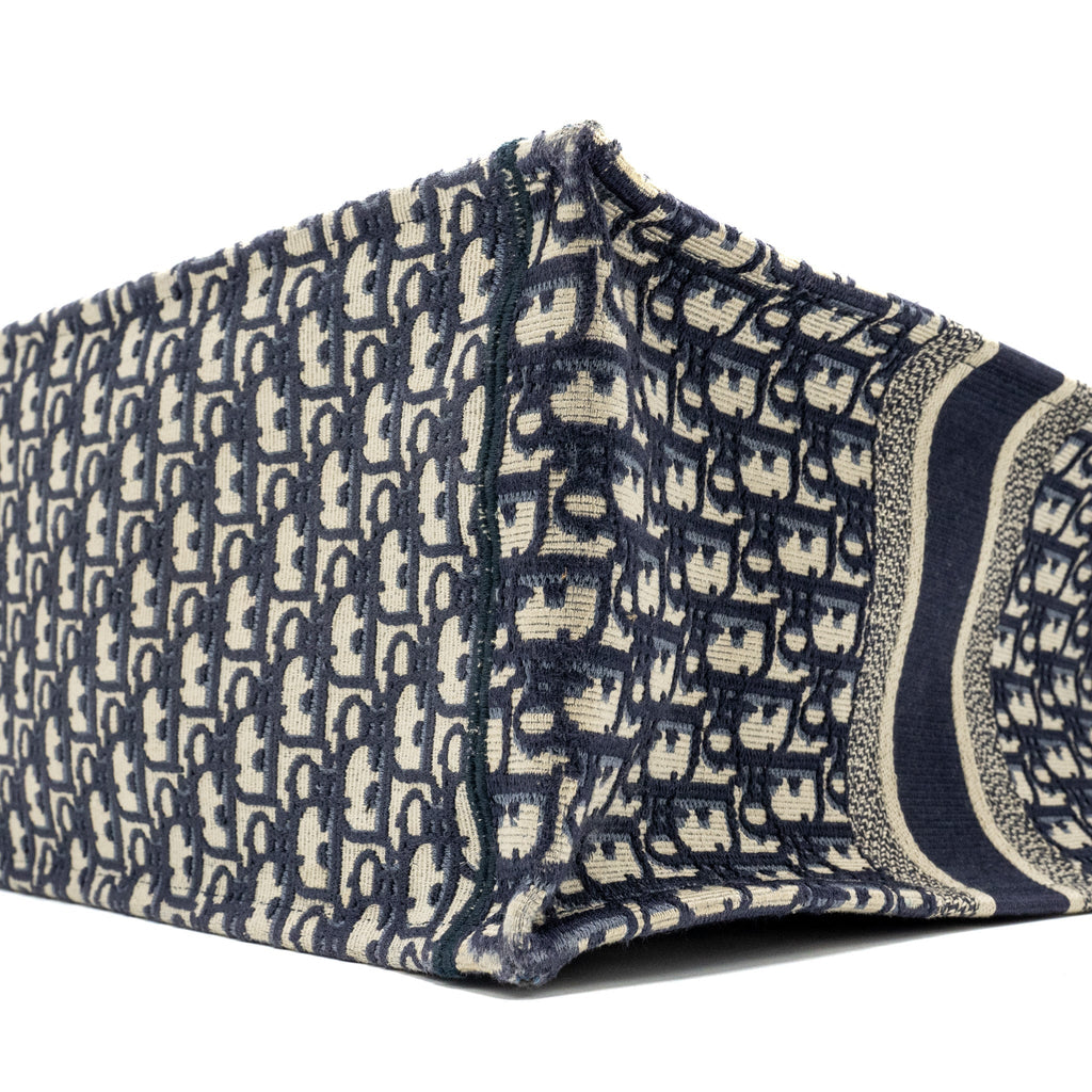 dior-large-book-tote-blue-oblique-embroidery-copy