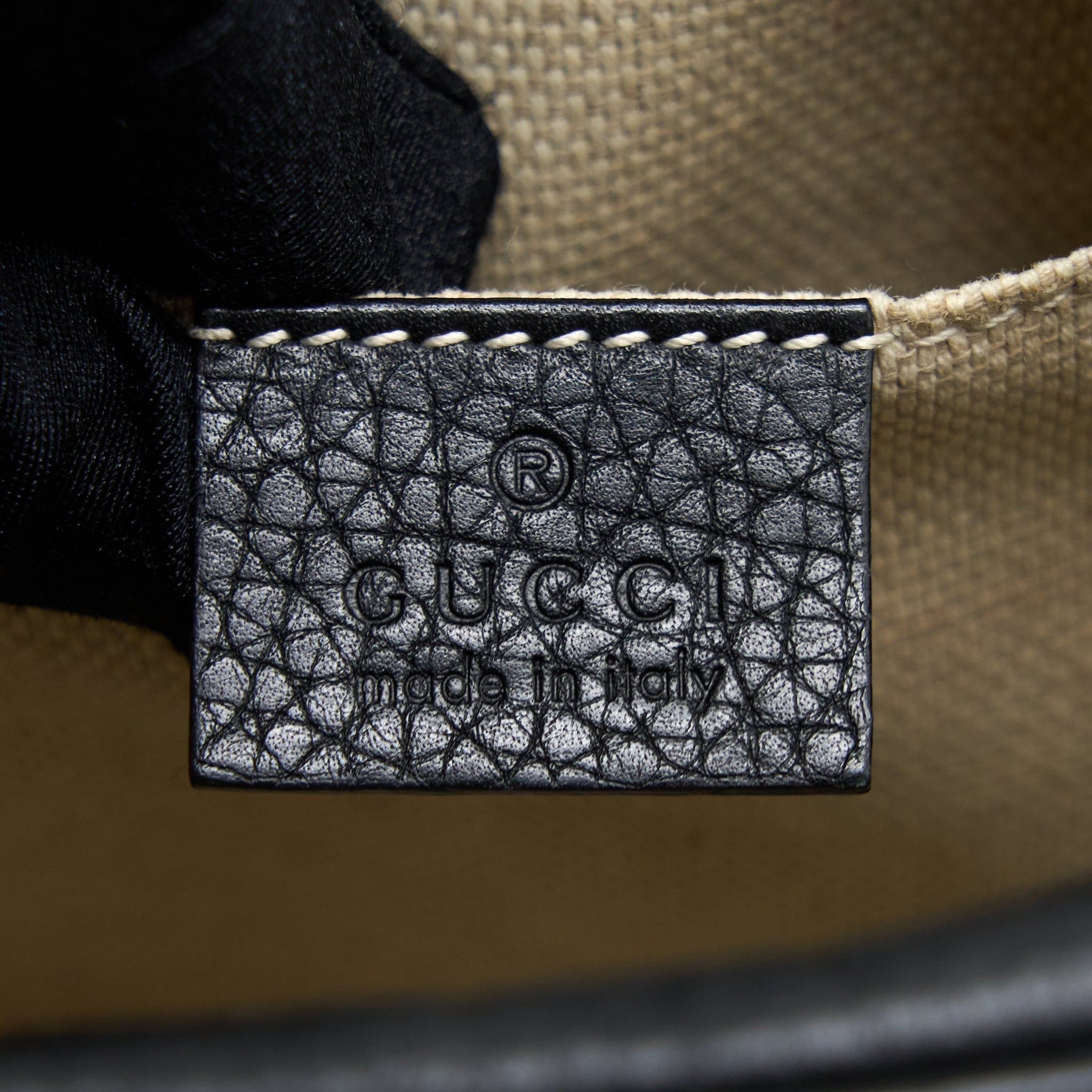 gucci-soho-disco-camera-bag-calfskin-black-ghw
