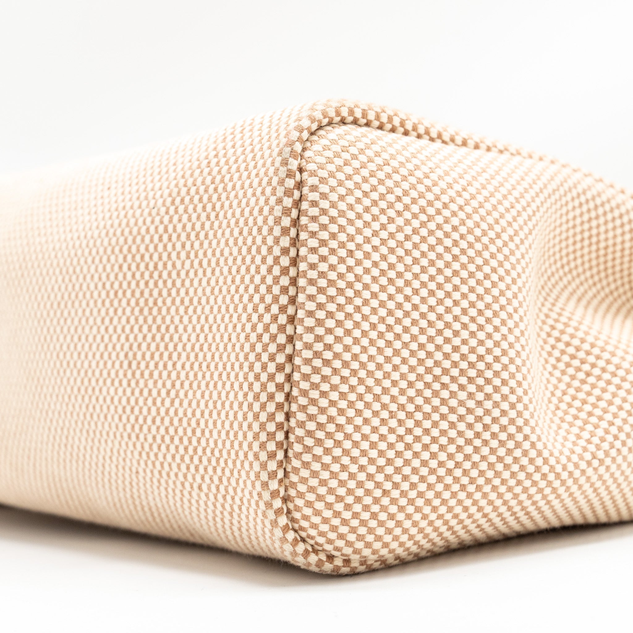 hermes-herbag-31-zip-bag-toile-criss-viking-vache-hunter-leather-ecru-beige-nature-nature-shw-stamp-y