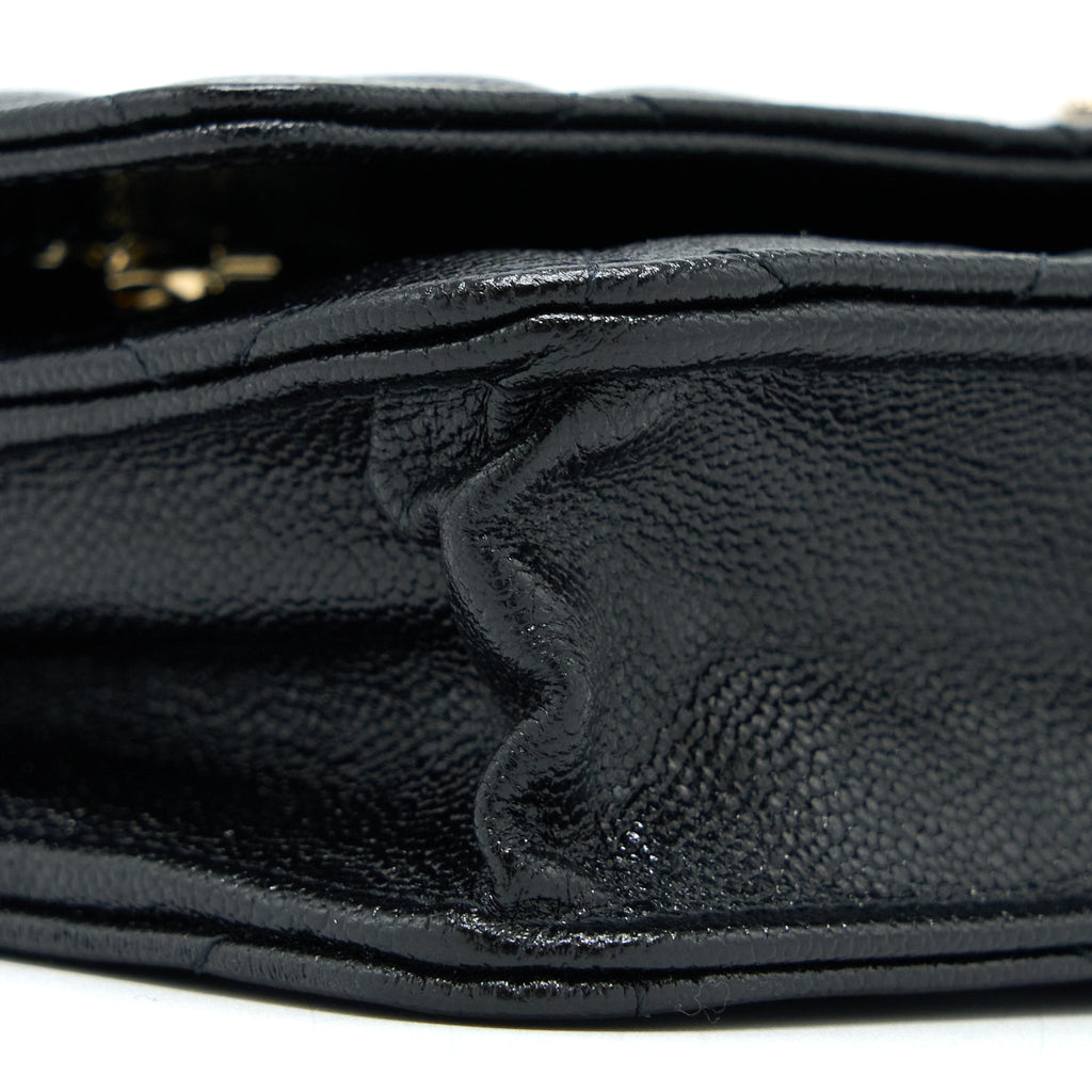 chanel-22b-detail-cc-logo-wallet-on-chain-caviar-black-lghw-microchip
