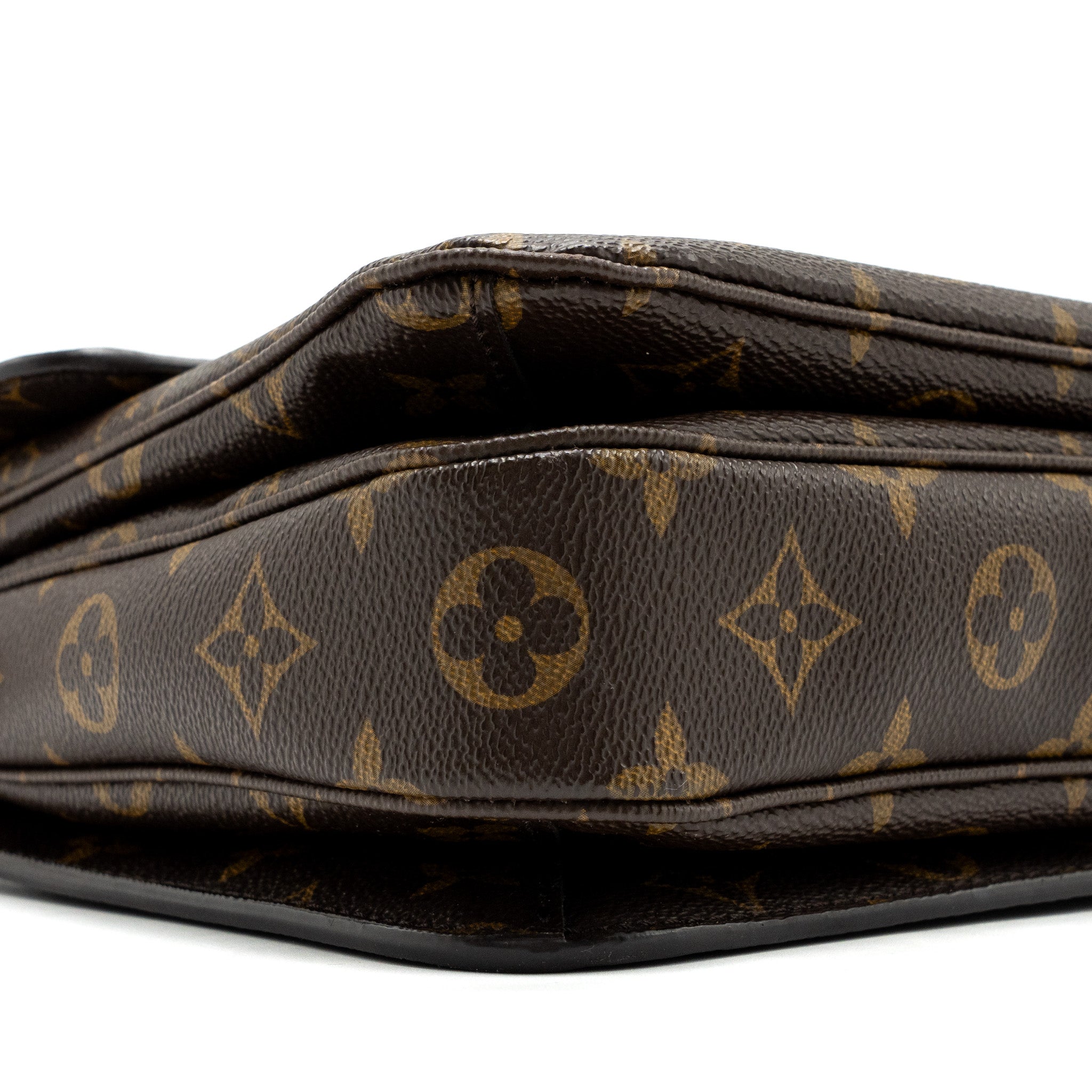 louis-vuitton-pochette-metis-monogram-canvas-ghw-17