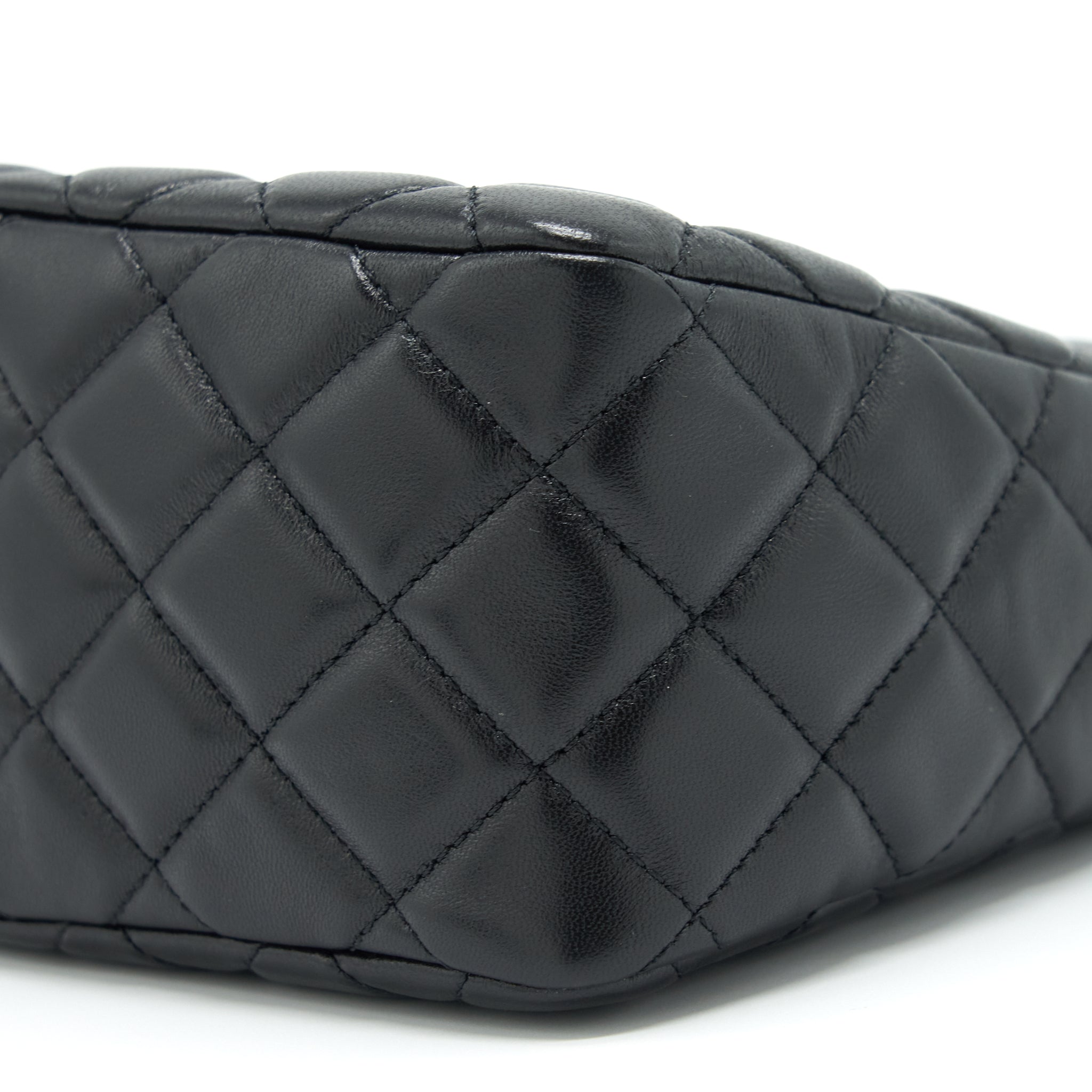 copy-of-chanel-22s-pearl-crush-hobo-bag-lambskin-black-ghw
