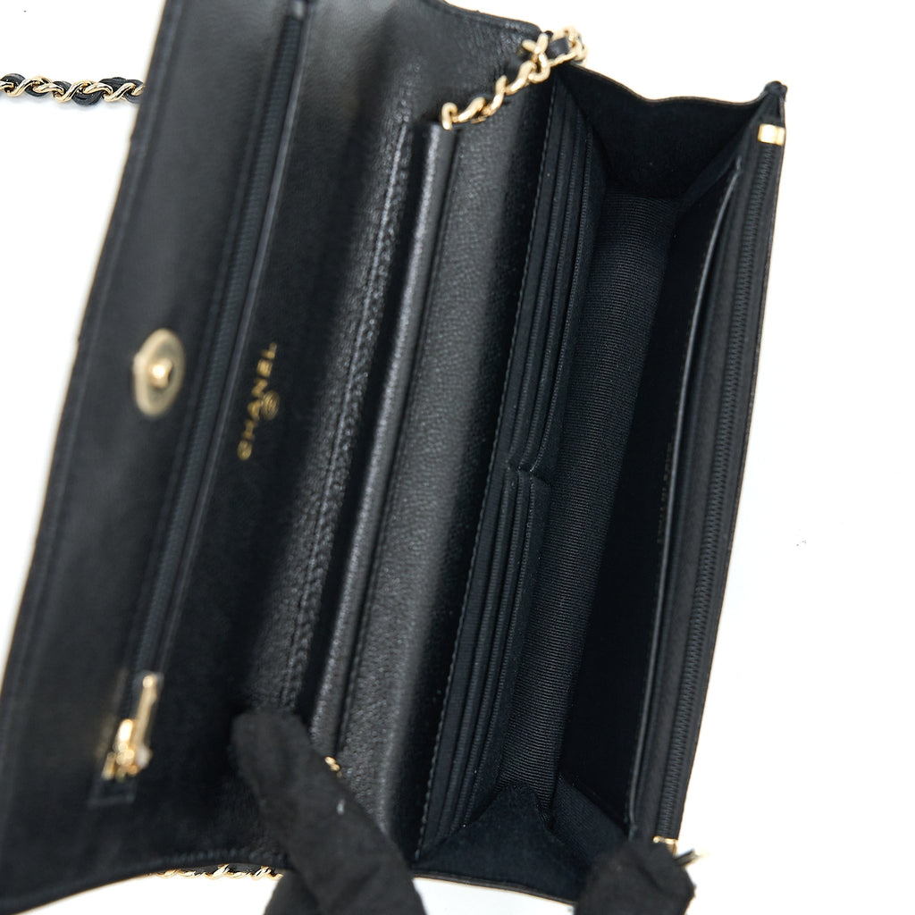 chanel-22b-detail-cc-logo-wallet-on-chain-caviar-black-lghw-microchip
