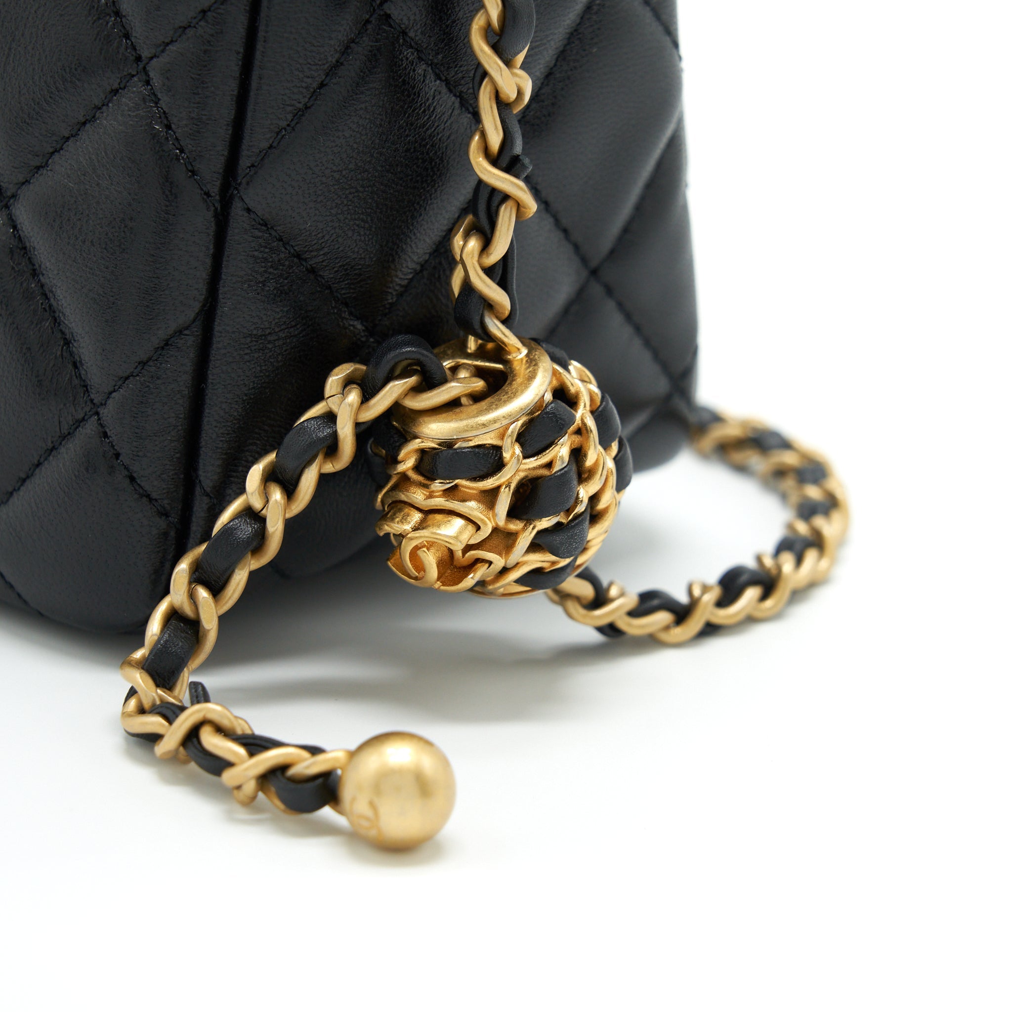 copy-of-chanel-22s-pearl-crush-hobo-bag-lambskin-black-ghw