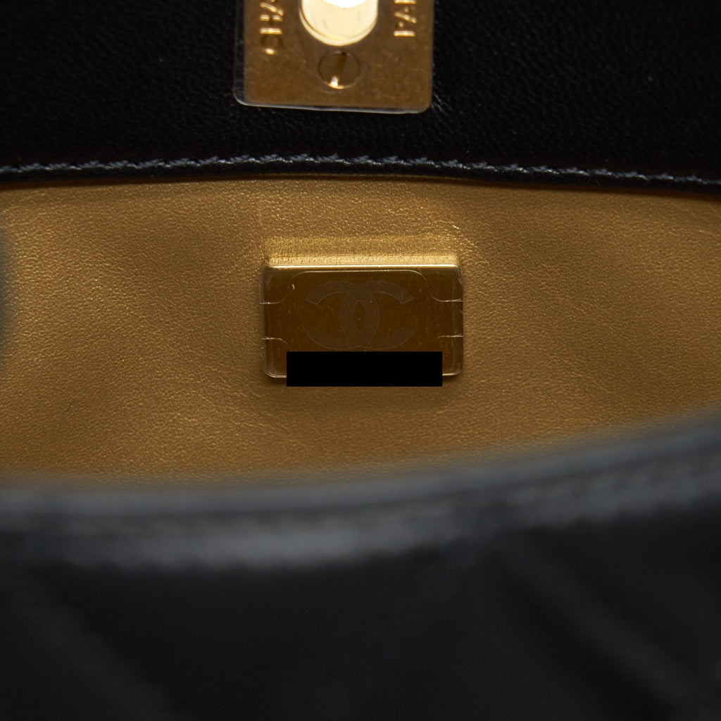 copy-of-chanel-22s-pearl-crush-hobo-bag-lambskin-black-ghw