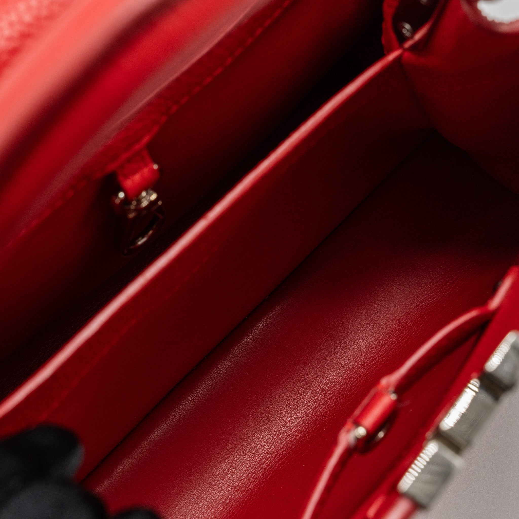 louis-vuitton-capucines-bb-taurillon-red-ghw-1