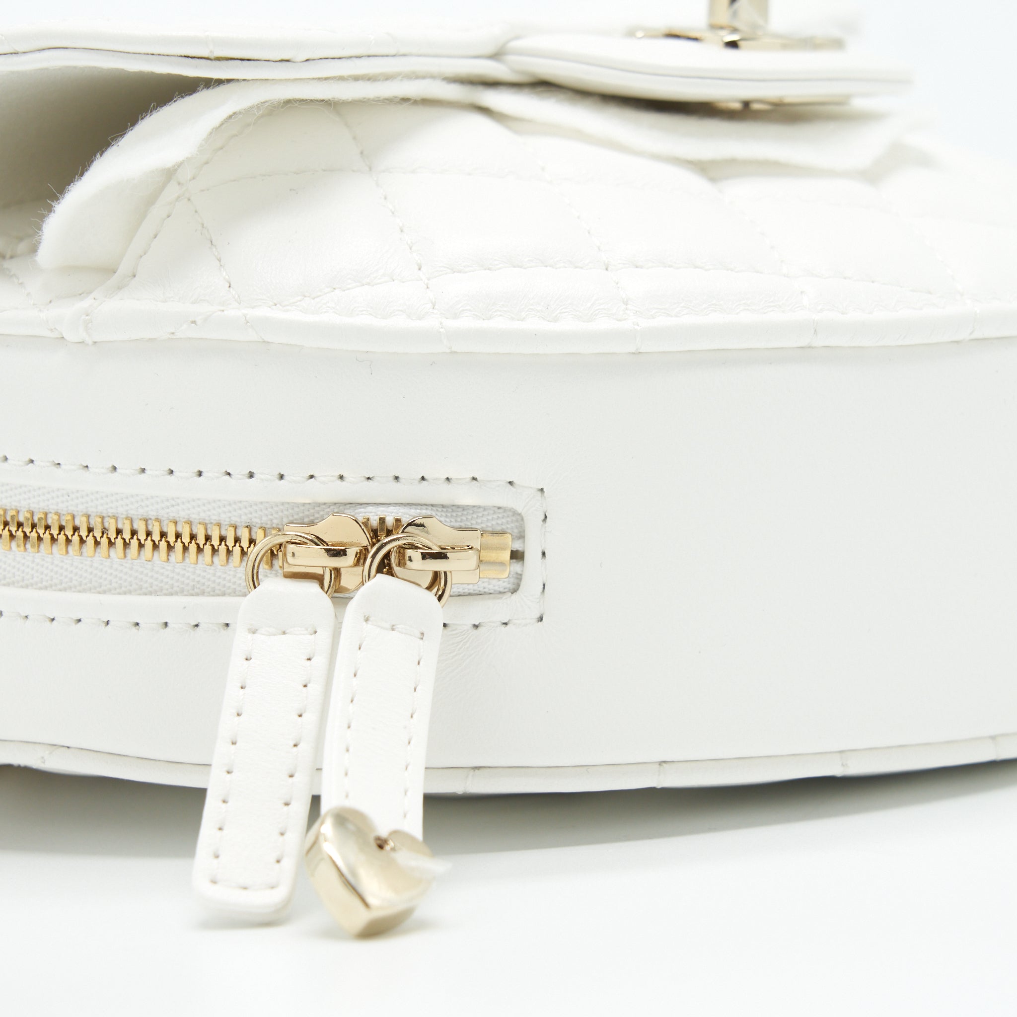 chanel-22s-heart-bag-lambskin-white-lghw-microchip-1