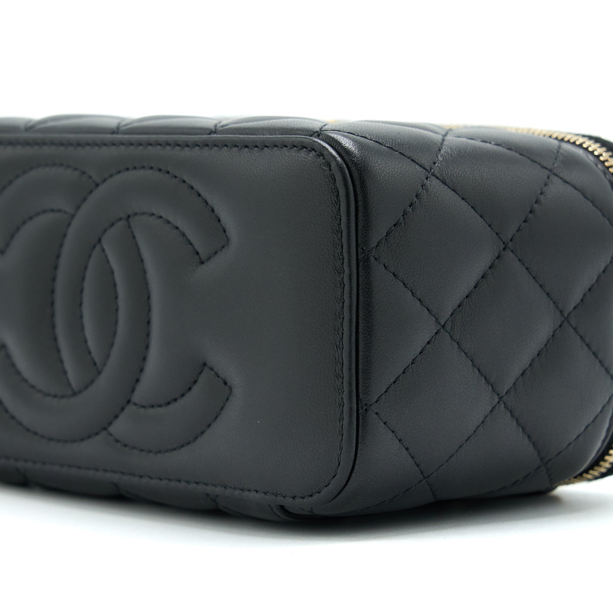 chanel-22b-pearl-crush-long-vanity-with-chain-lambskin-black-ghw