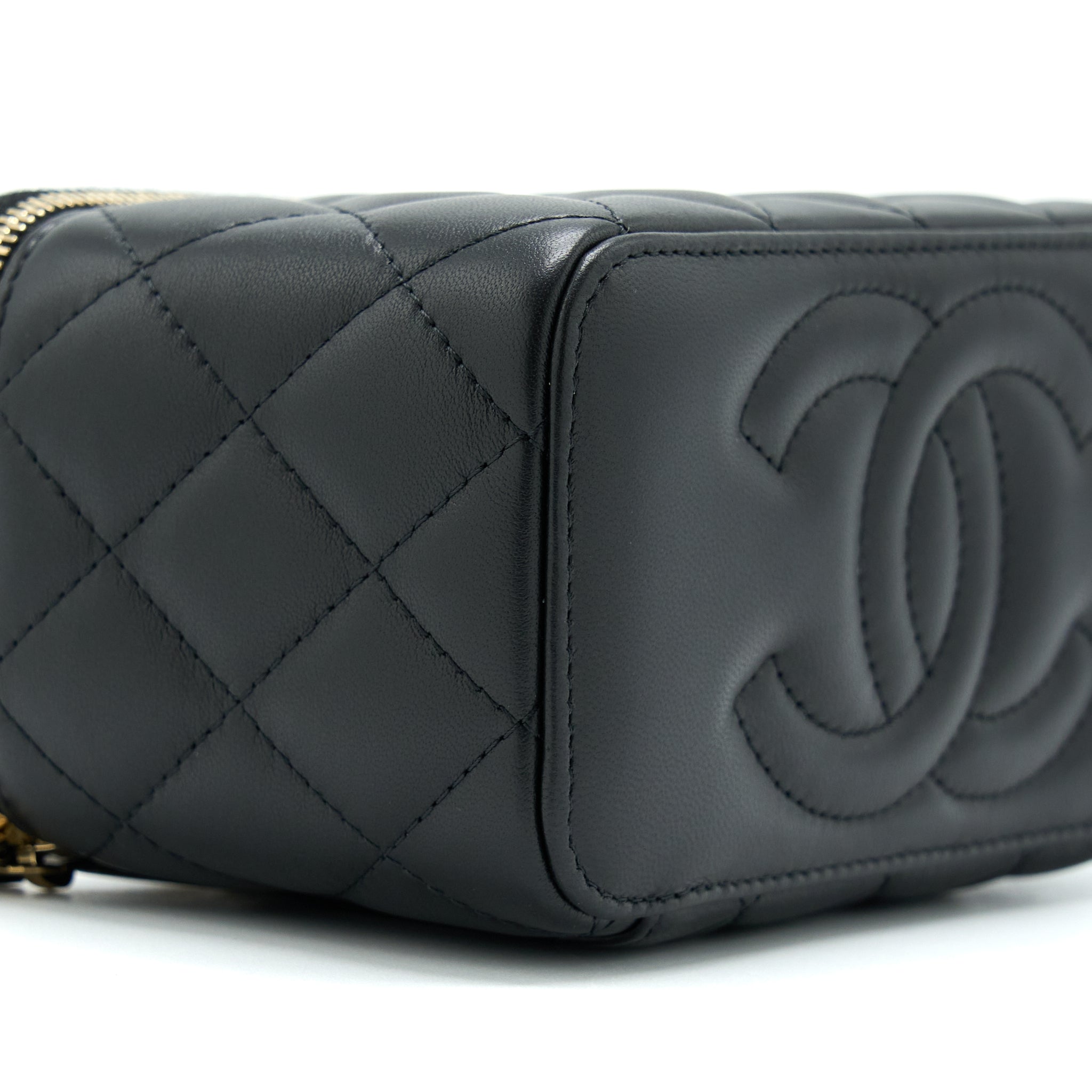 chanel-22b-pearl-crush-long-vanity-with-chain-lambskin-black-ghw