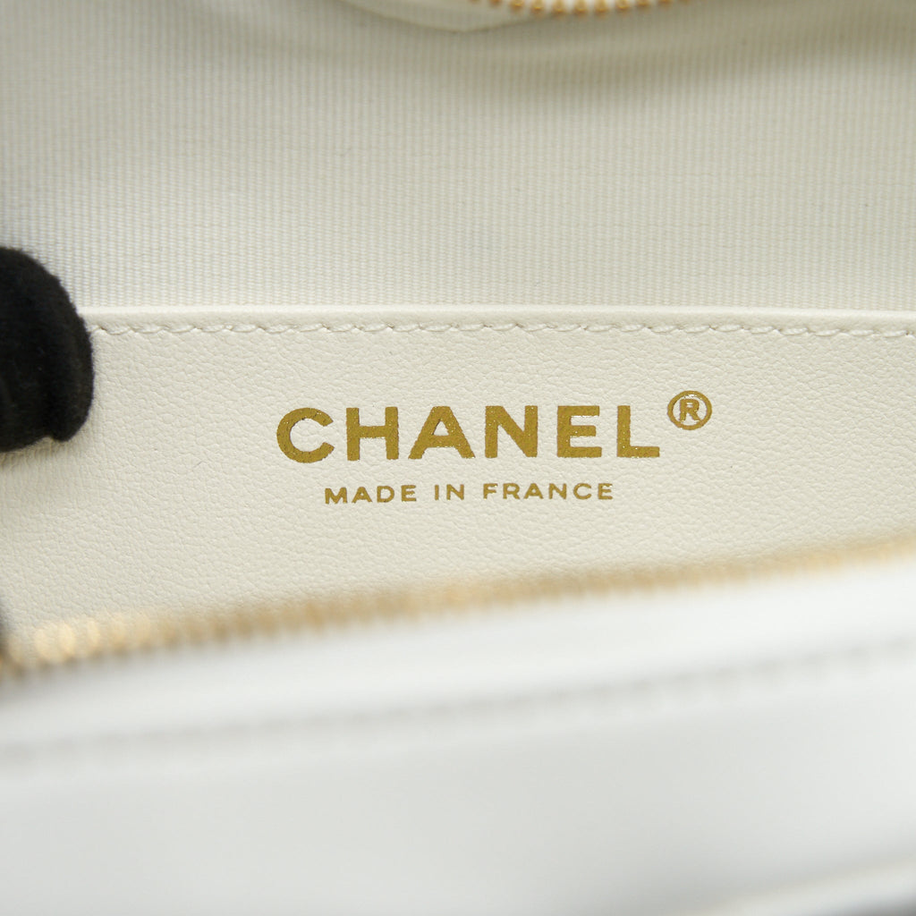 chanel-22s-heart-bag-lambskin-white-lghw-microchip-1