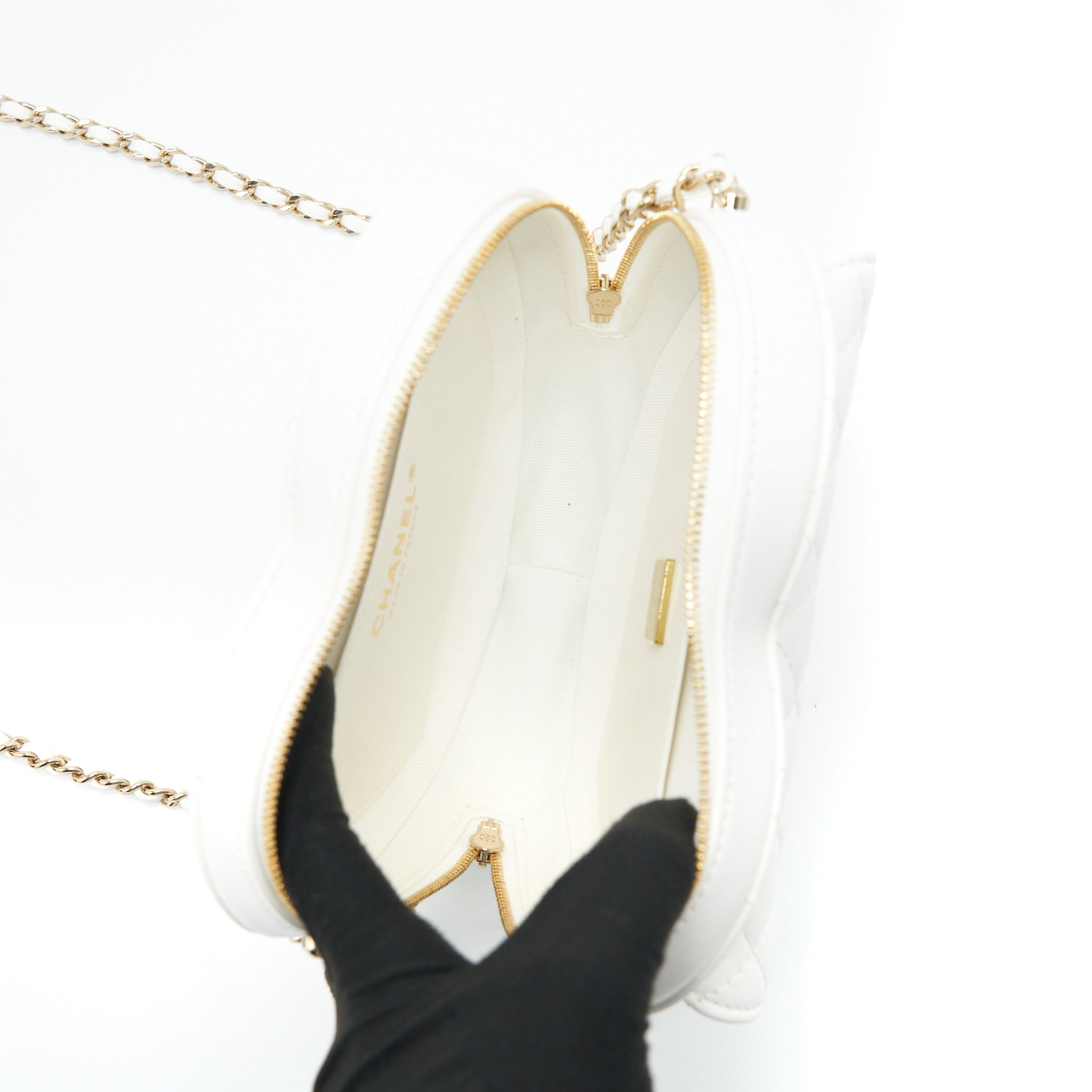 chanel-22s-heart-bag-lambskin-white-lghw-microchip-1
