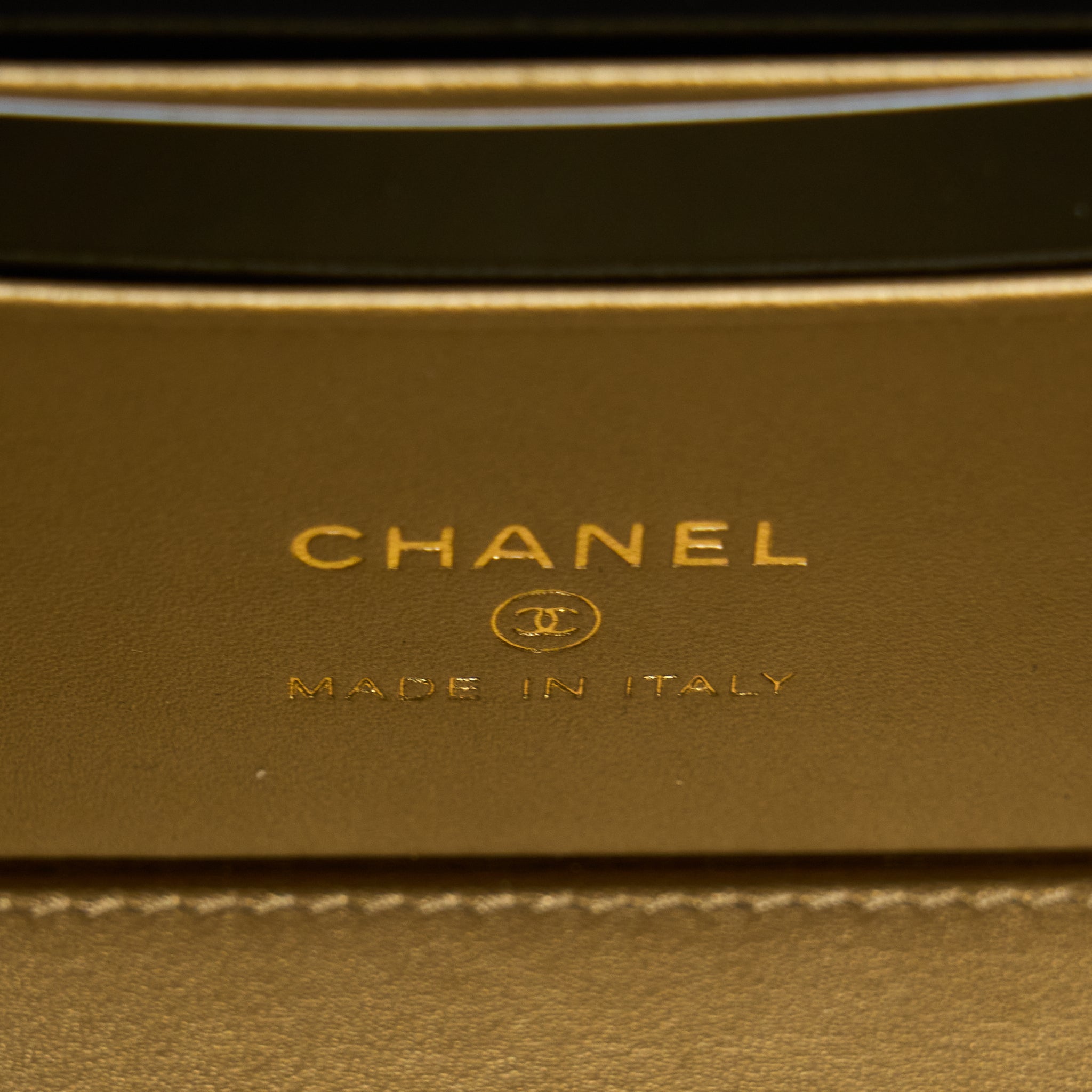 chanel-22b-pearl-crush-long-vanity-with-chain-lambskin-black-ghw