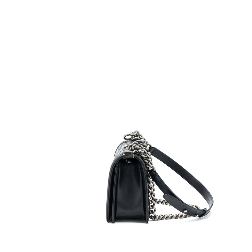 chanel-medium-boy-bag-lambskin-black-ruthenium-shw-1