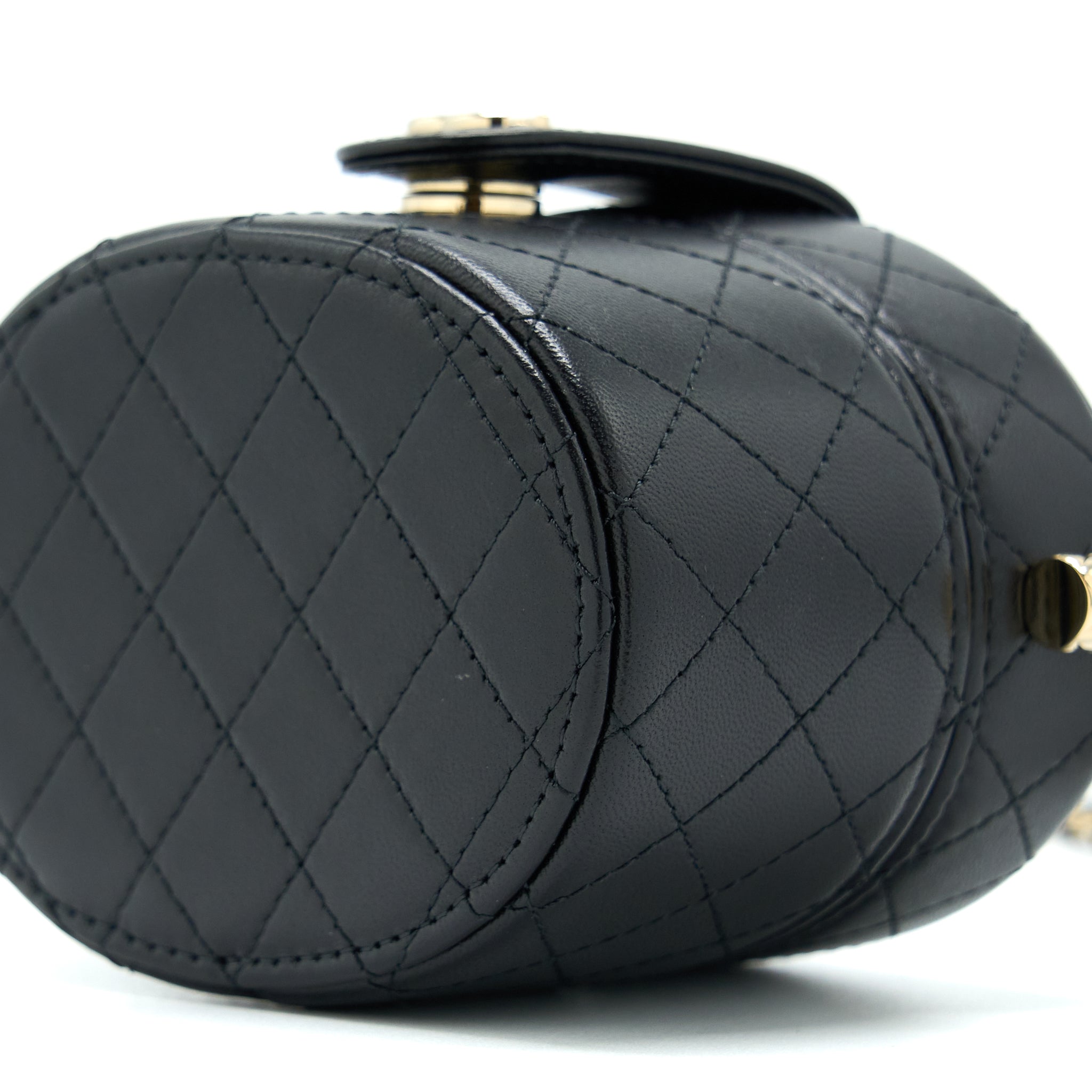 chanel-mini-round-vanity-with-chain-lambskin-black-lghw