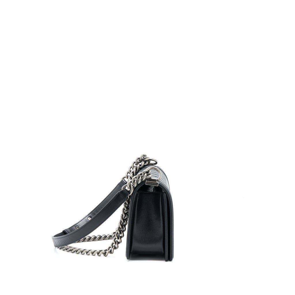 chanel-medium-boy-bag-lambskin-black-ruthenium-shw-1