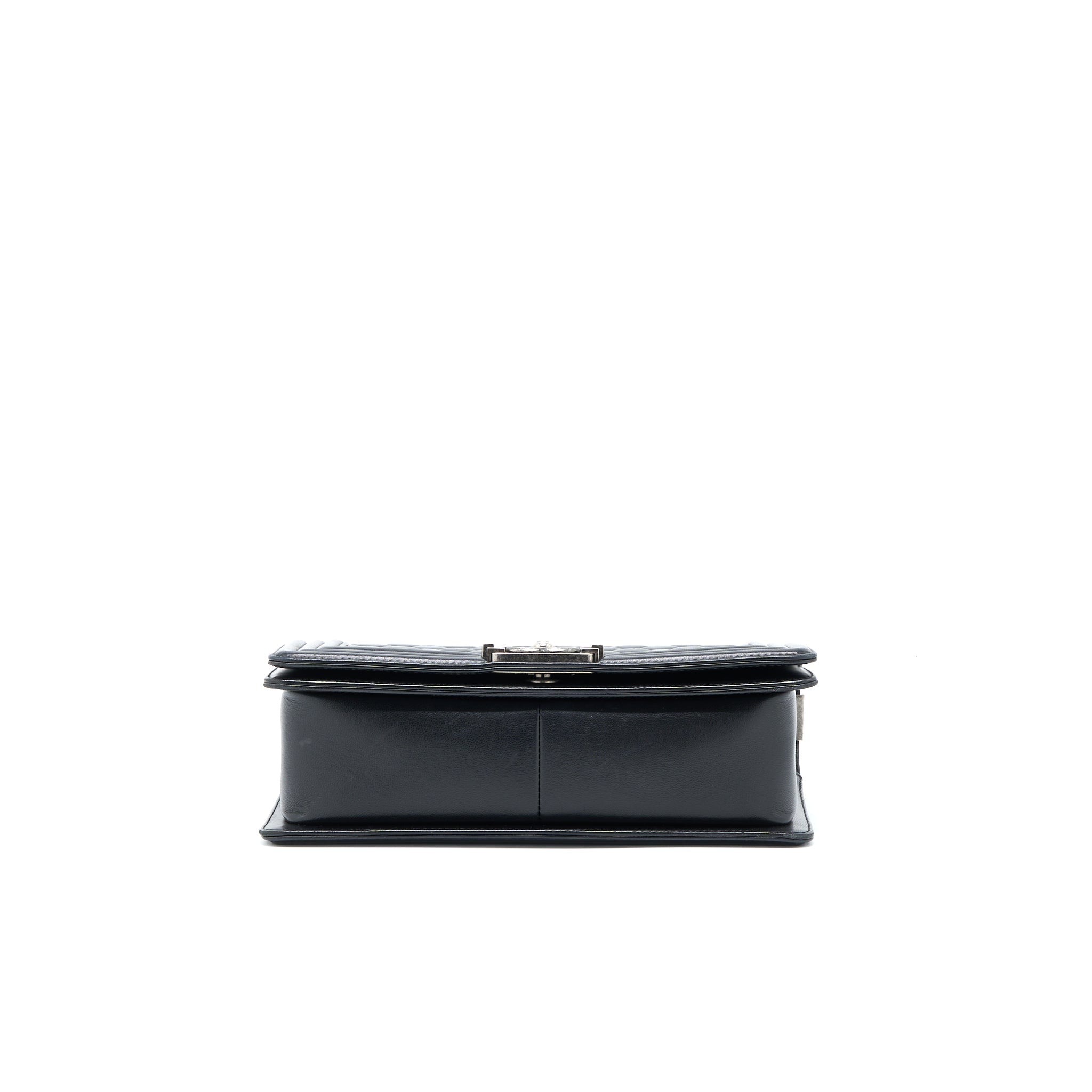chanel-medium-boy-bag-lambskin-black-ruthenium-shw-1