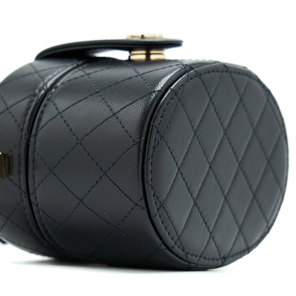 chanel-mini-round-vanity-with-chain-lambskin-black-lghw