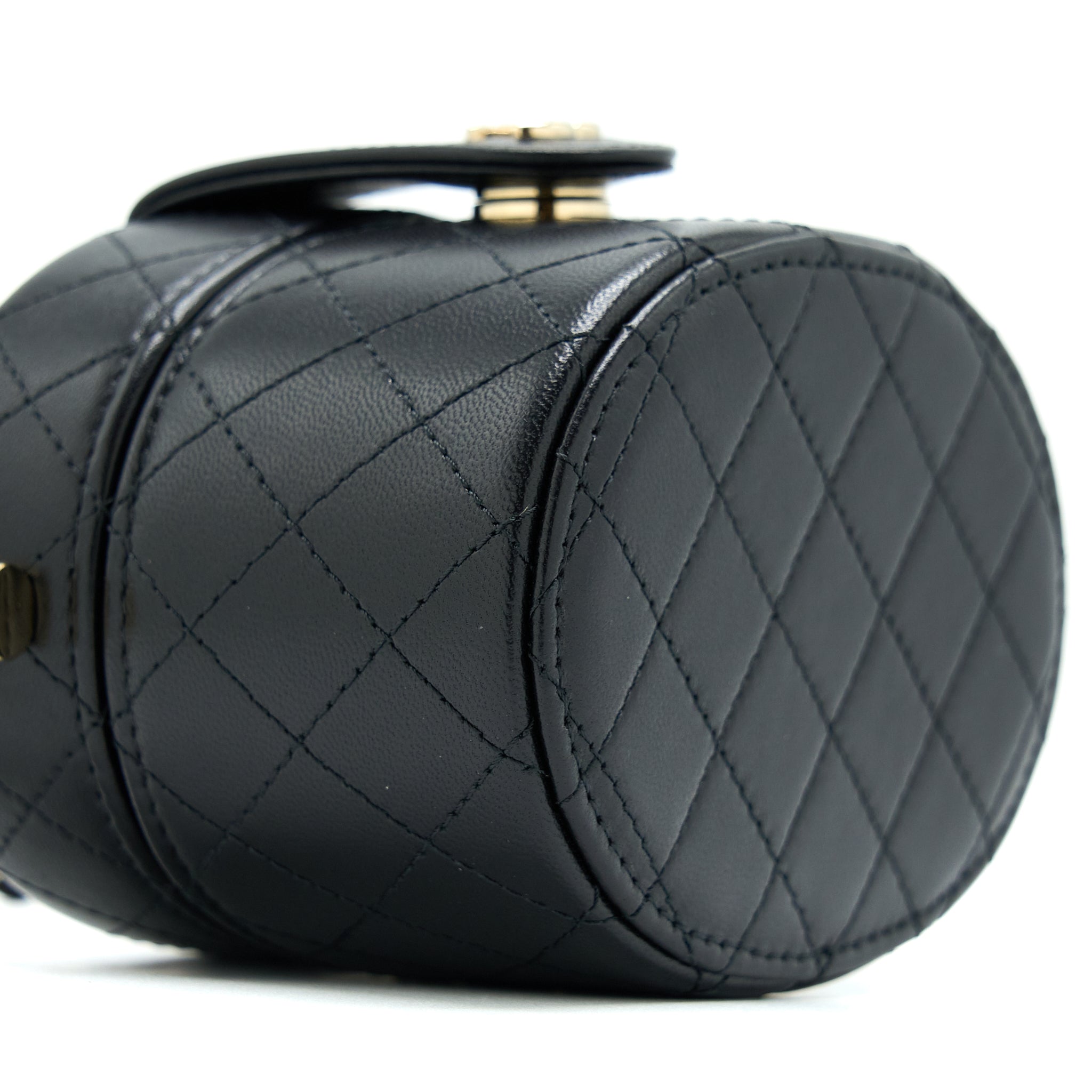chanel-mini-round-vanity-with-chain-lambskin-black-lghw