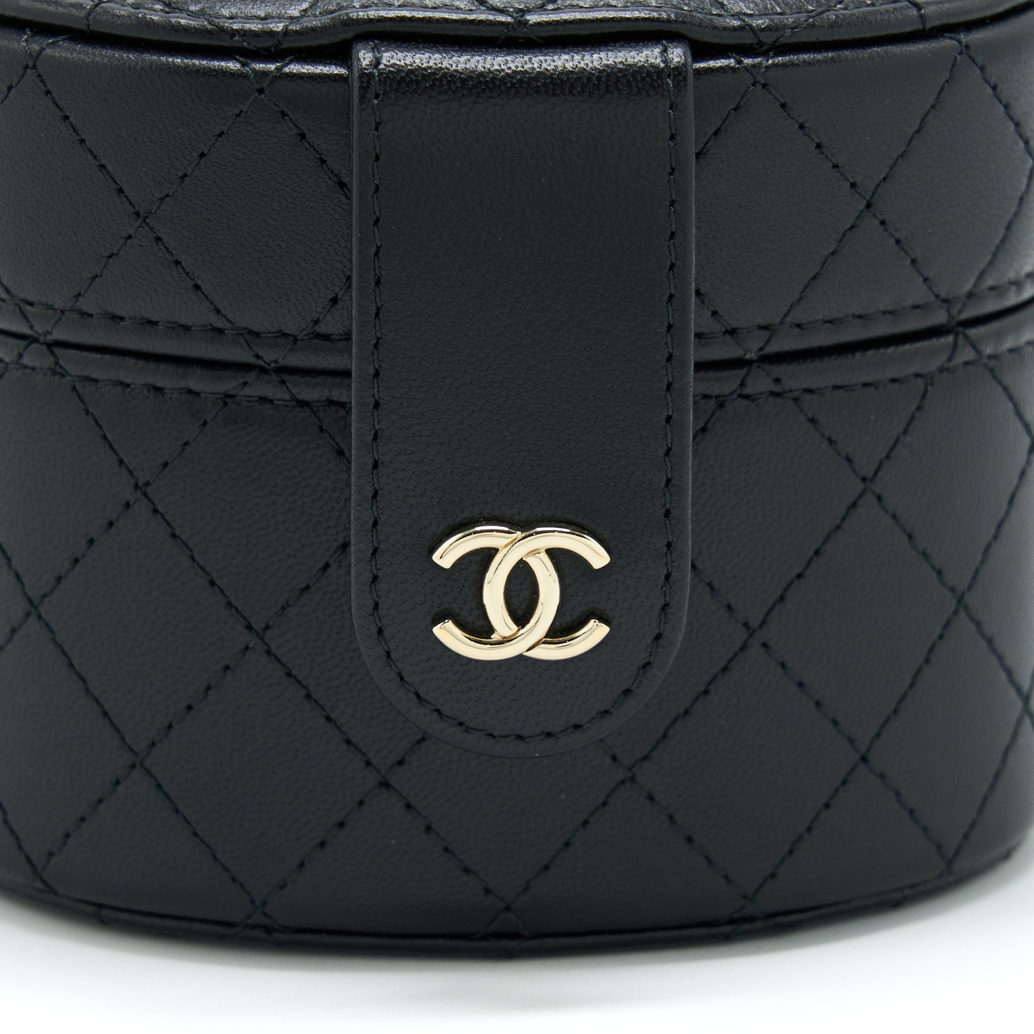 chanel-mini-round-vanity-with-chain-lambskin-black-lghw