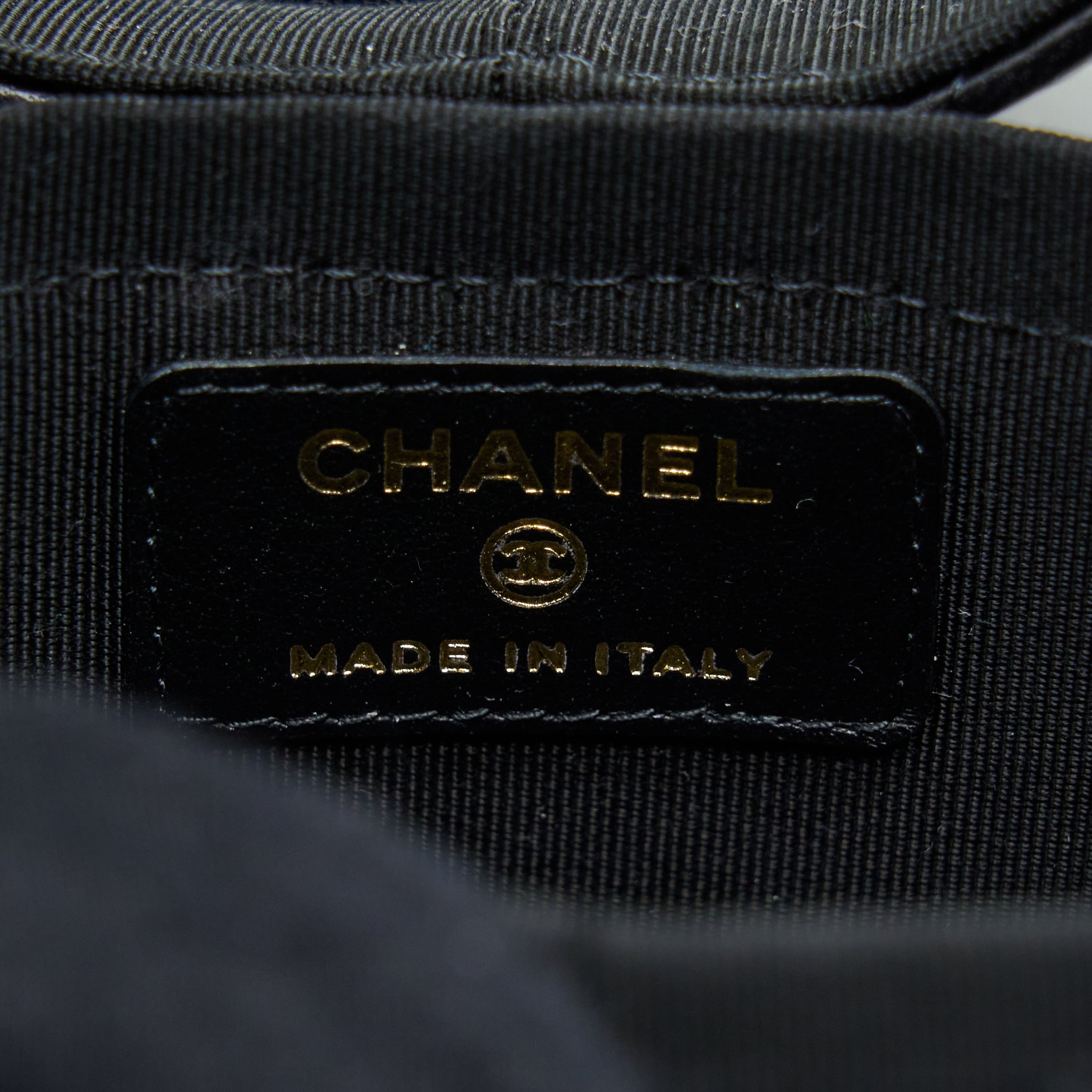chanel-mini-round-vanity-with-chain-lambskin-black-lghw