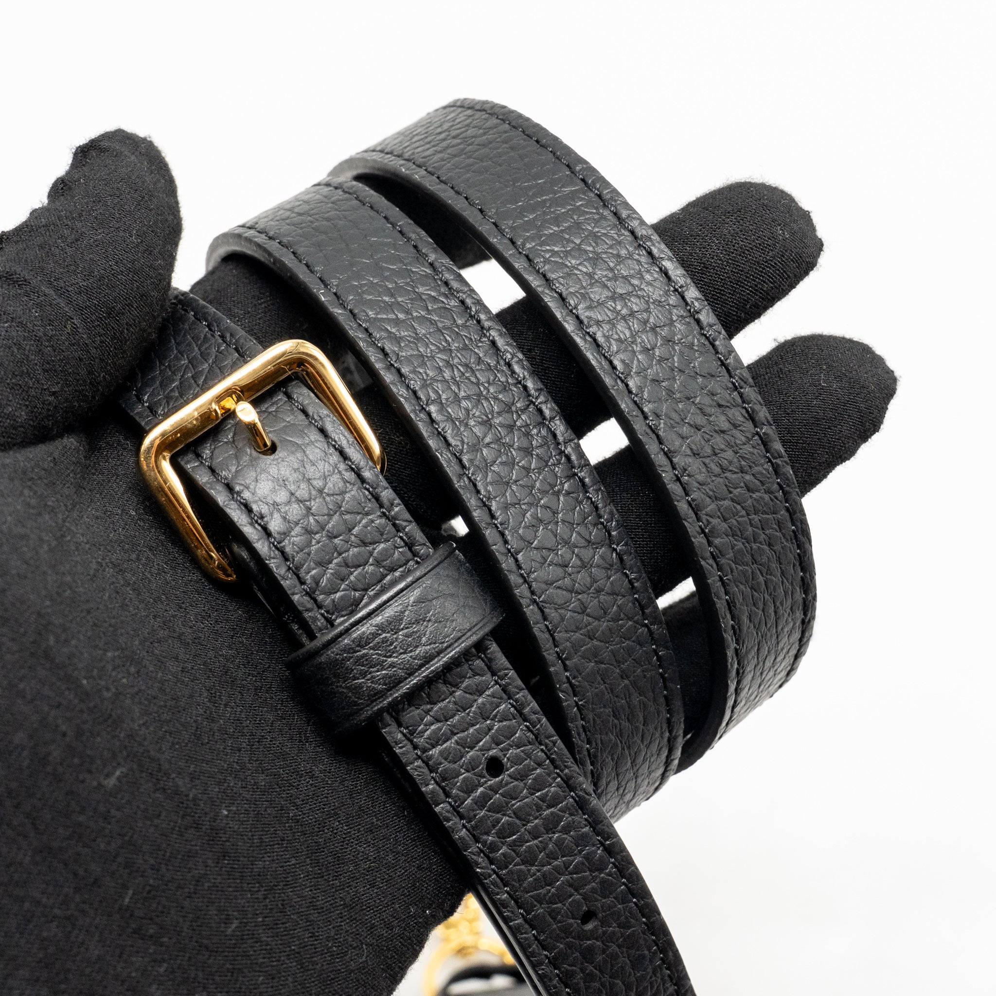 louis-vuitton-capucines-mm-taurillon-leather-black-ghw-1