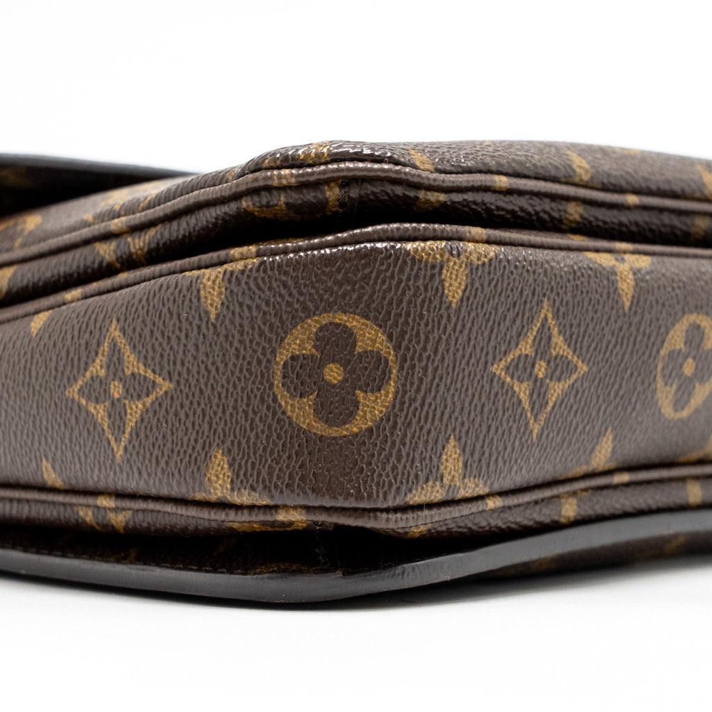 louis-vuitton-pochette-metis-monogram-canvas-ghw-copy-1