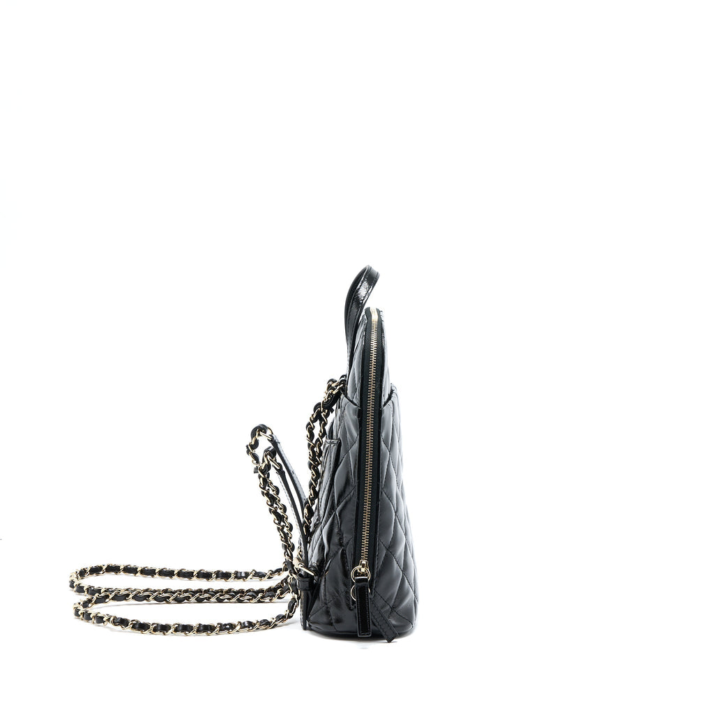 chanel-22a-backpack-patent-black-lghw