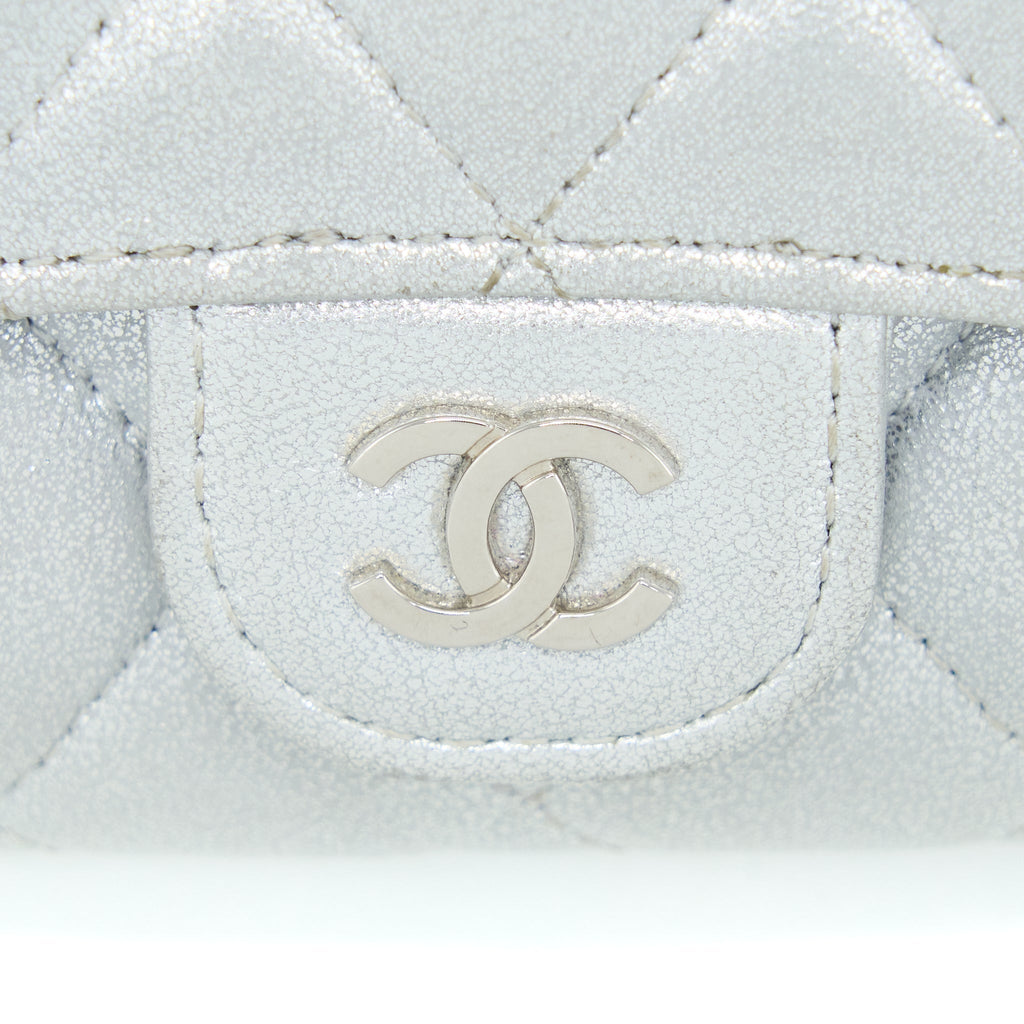 chanel-quilted-classic-flap-card-holder-lambskin-silver-shw