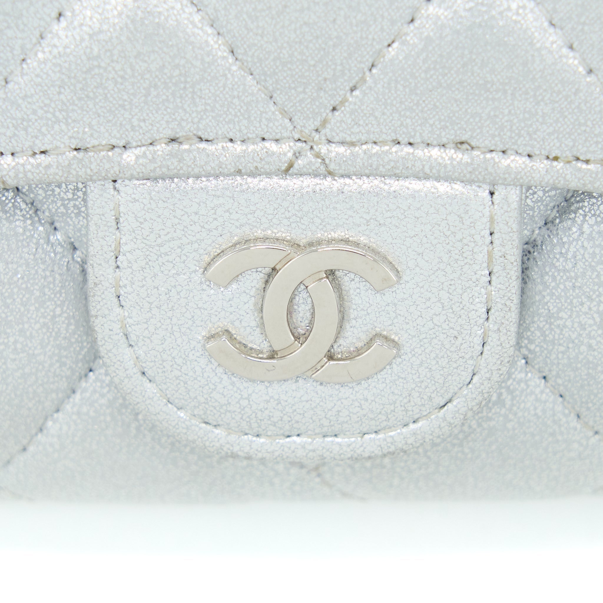 chanel-quilted-classic-flap-card-holder-lambskin-silver-shw