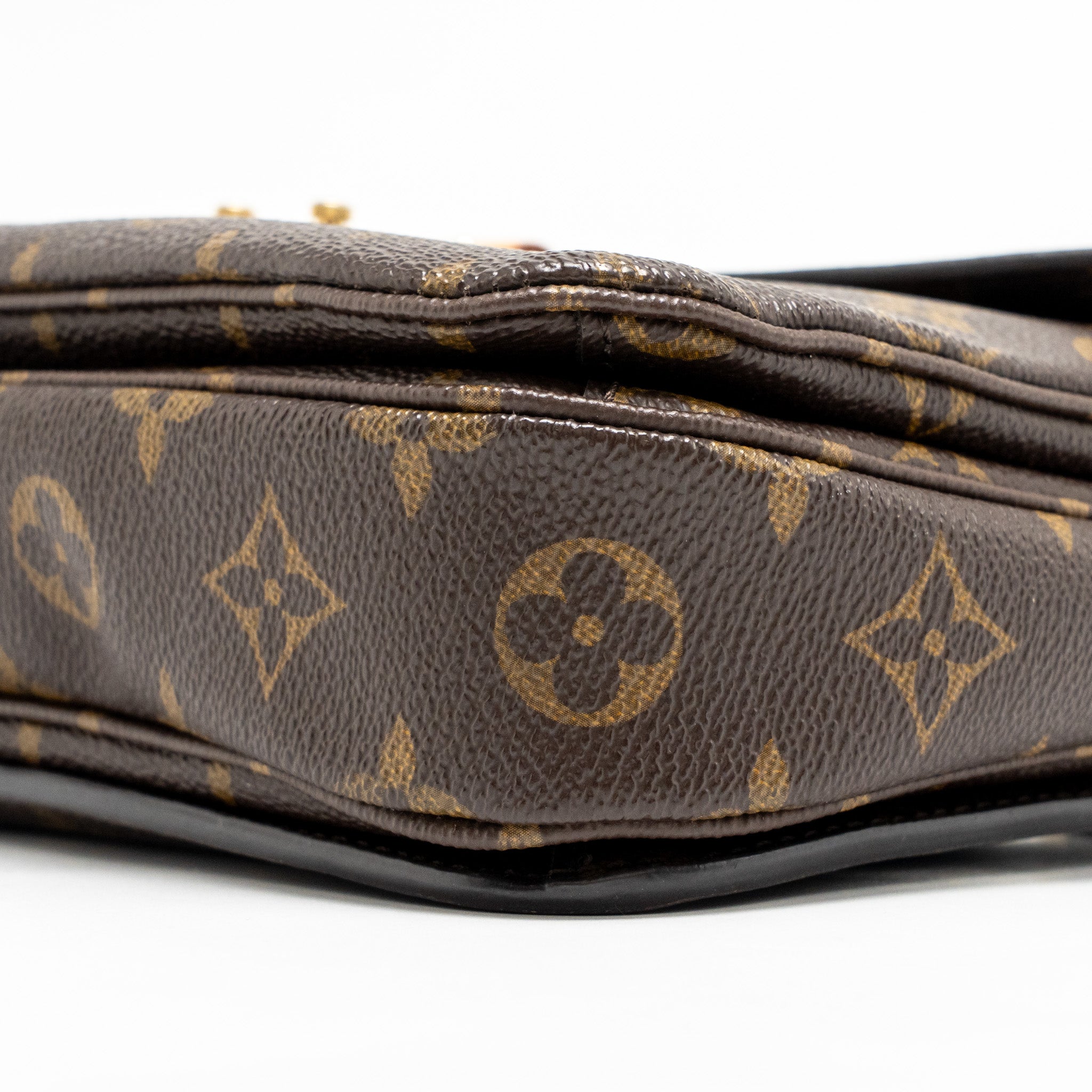 louis-vuitton-pochette-metis-monogram-canvas-ghw-copy-1
