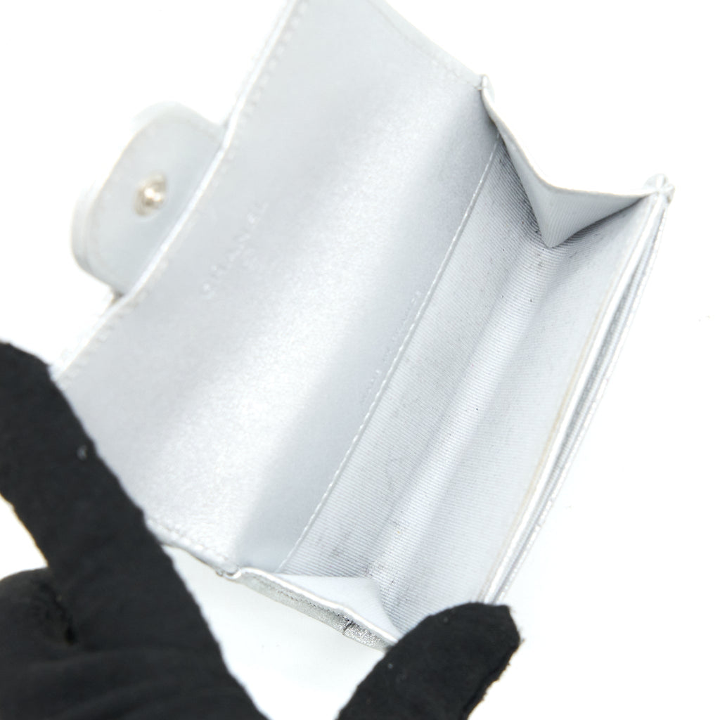 chanel-quilted-classic-flap-card-holder-lambskin-silver-shw